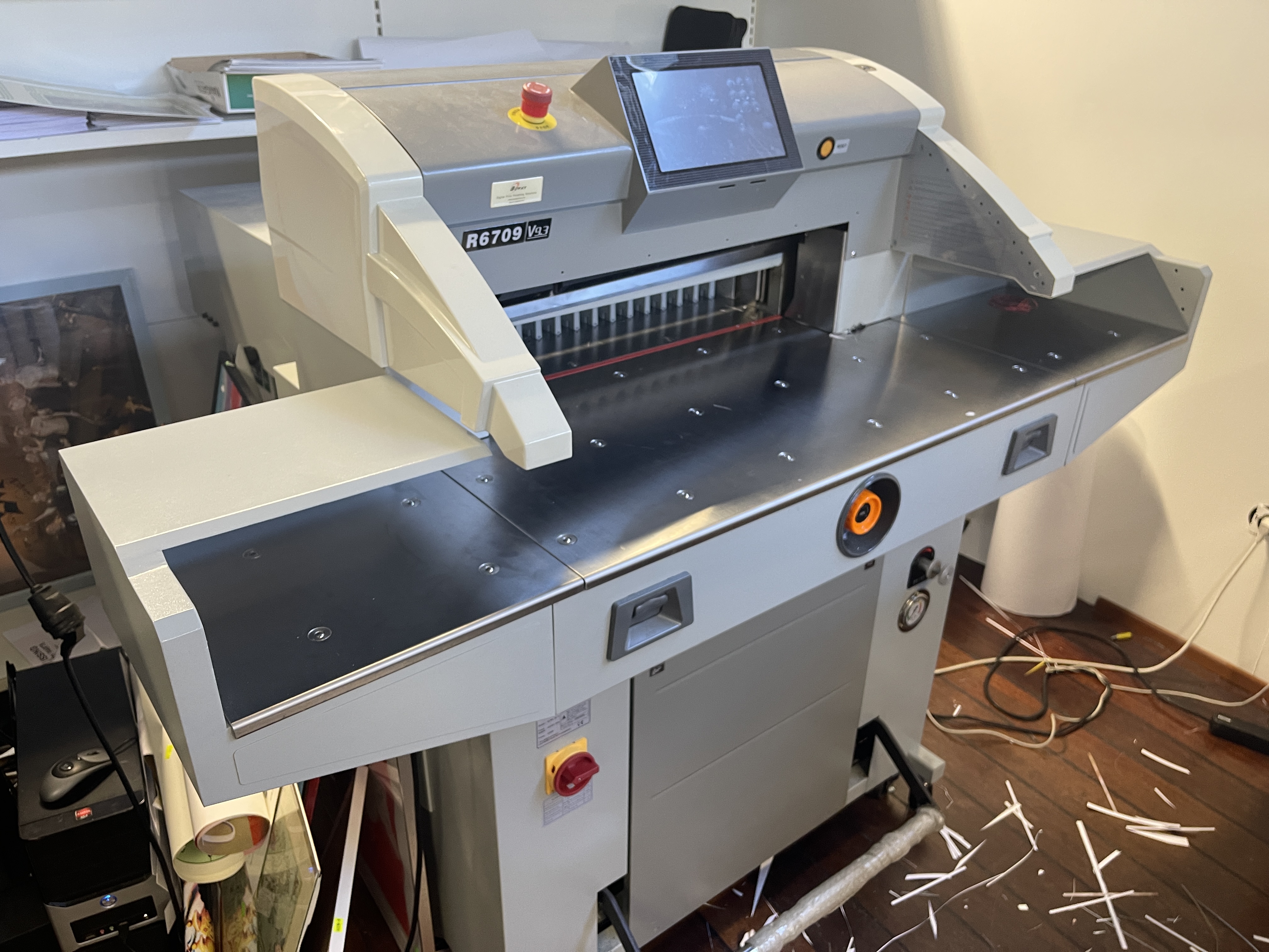 SELT / SOLD Boway hnífur R6709, V9.3 pappirsskeri 2