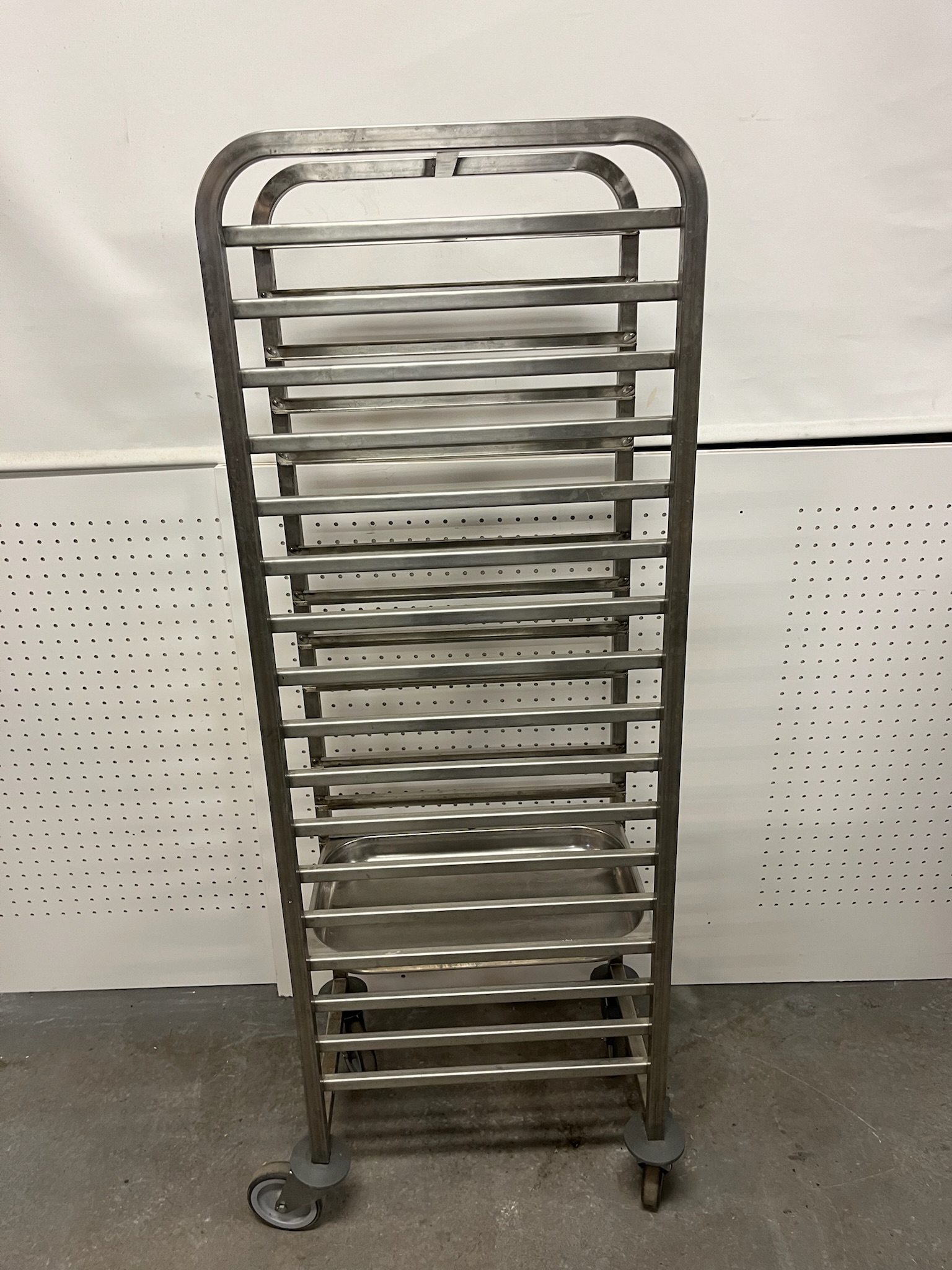SELT / SOLD Bakkavagn á hjólum, H159xB38xD55sm. 3