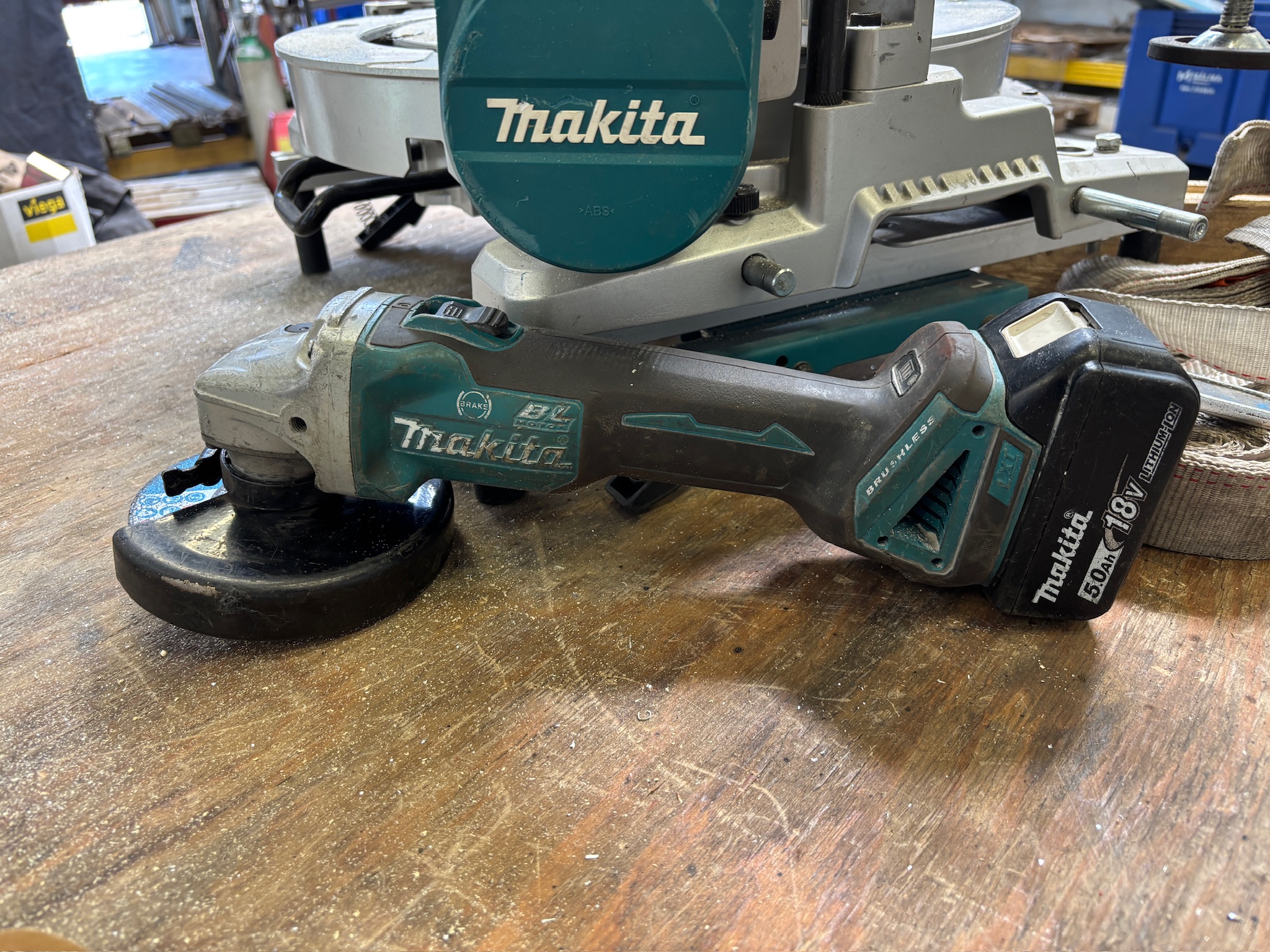 SELT / SOLD Makita bútsög og slípirokkur 8
