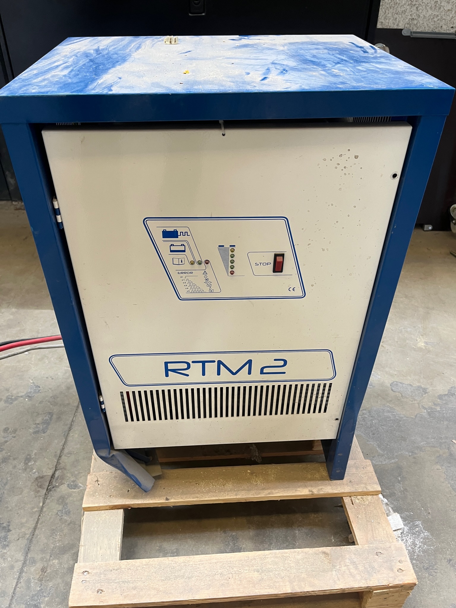 Hleðslustöð fyrir lyftara RTM 2 - 150 AMP - forklift battery charger 2
