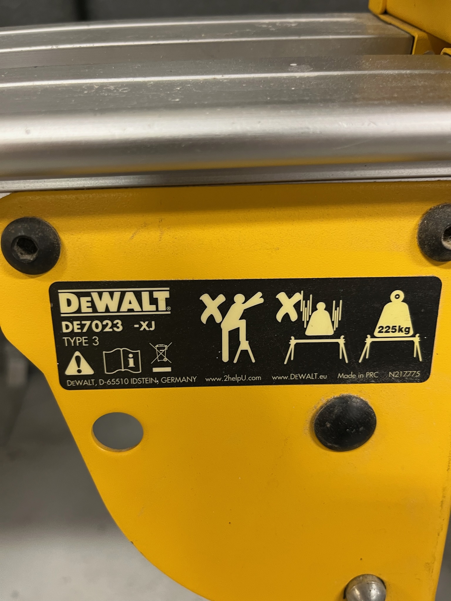 SELT / SOLD Öflug Dewalt DWS727 Geirungssög 250mm 1675W 7