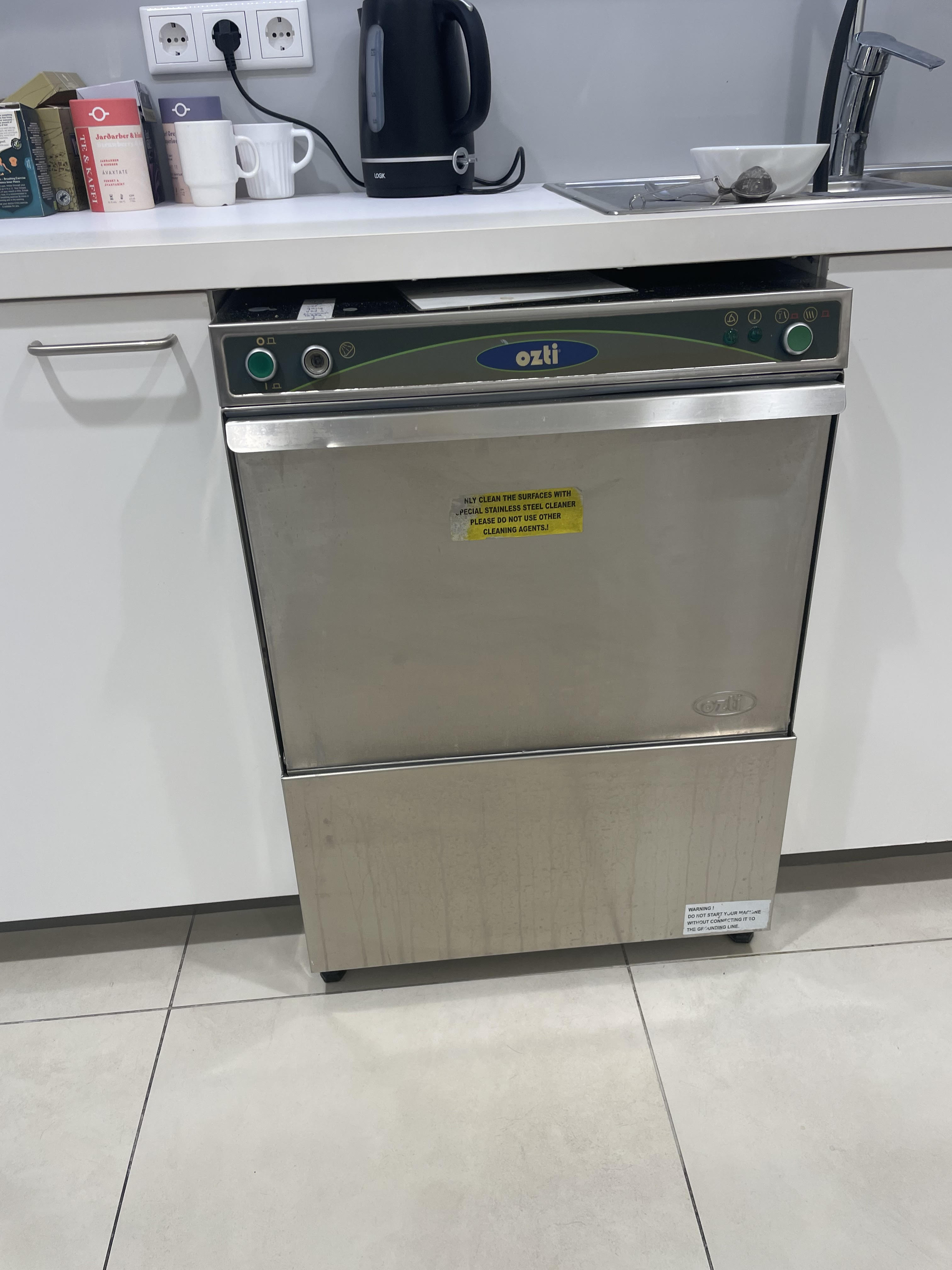 SELT / SOLD Ozti uppþvottavél frá Fastus