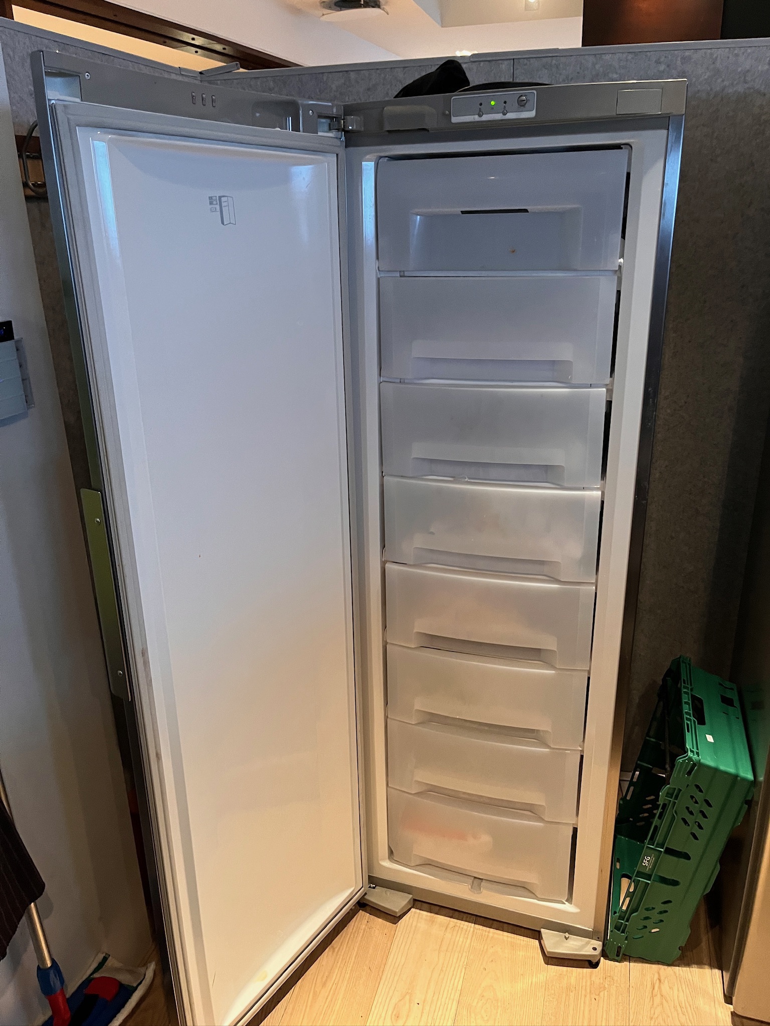 (Ekki til sölu) Gorenje frystiskápur, H180xB60xD63sm. 2