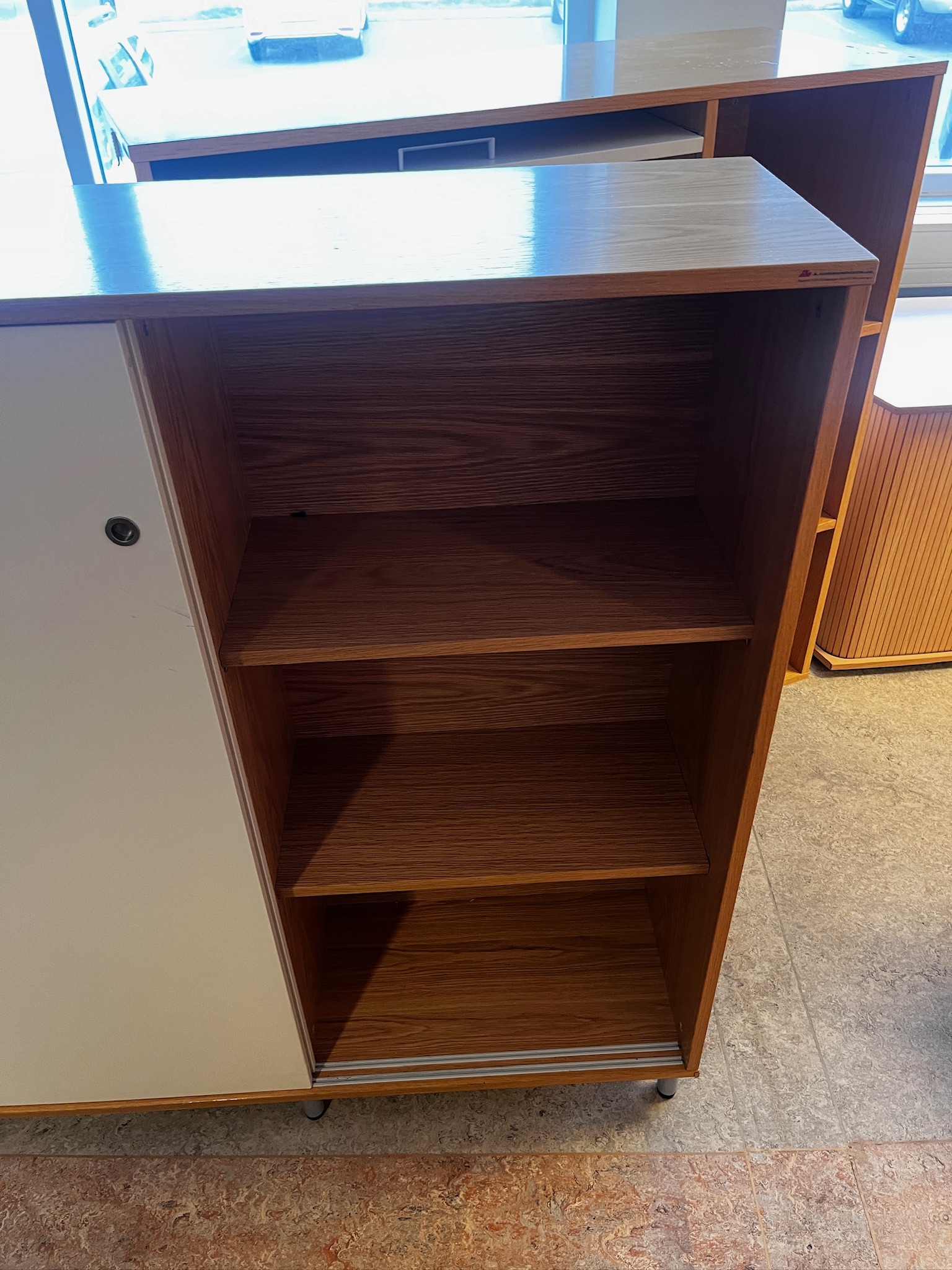 SELT / SOLD Skrifstofuskápur með rennihurðum frá Á. Guðmundsson 3