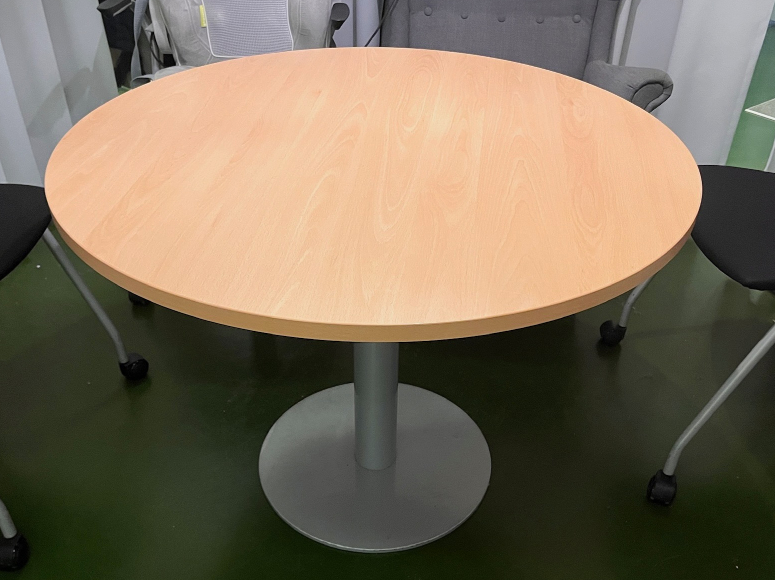 SELT / SOLD Hringborð frá Hirzlunni, Ø100 x H75 sm.