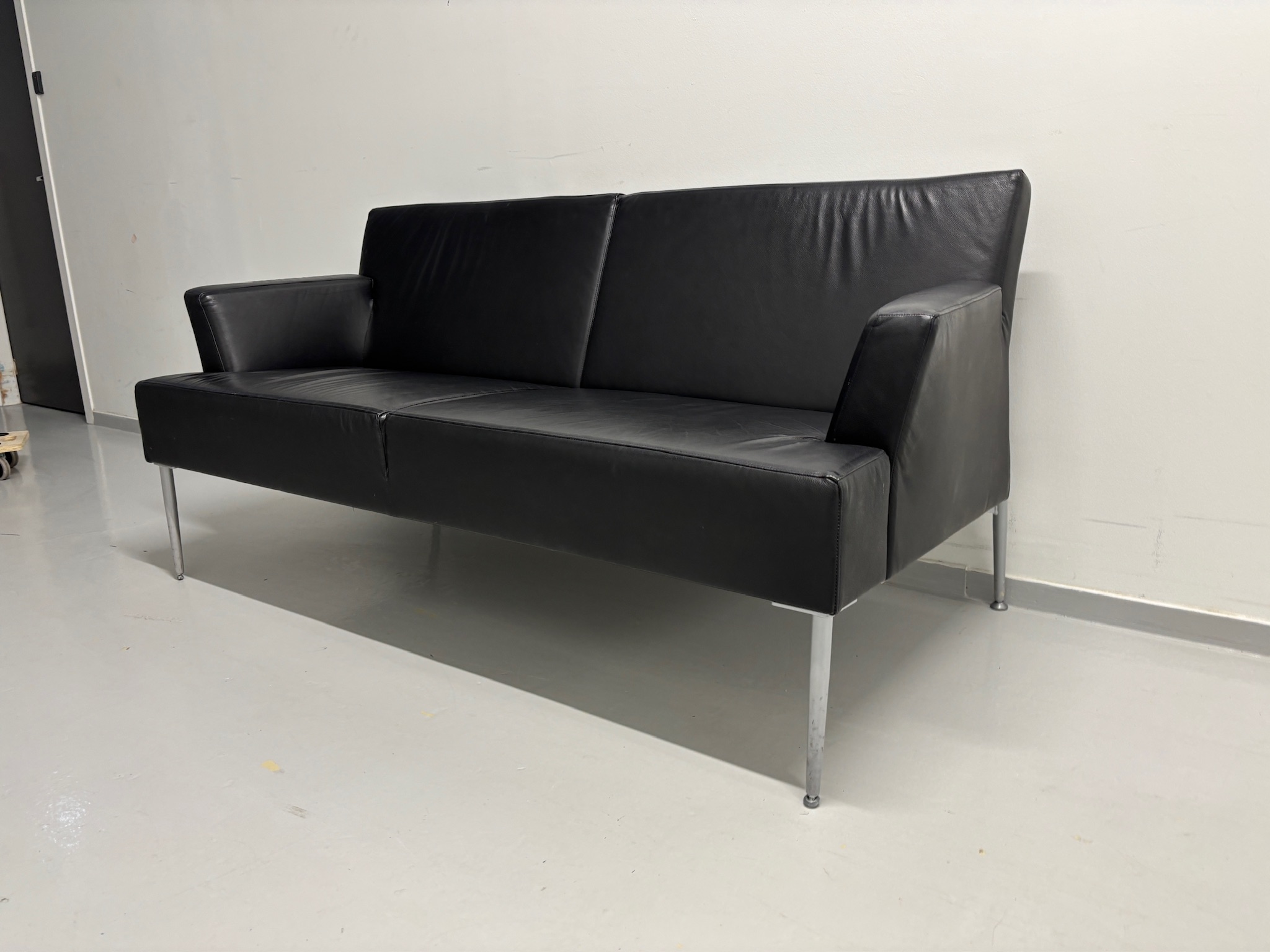 SELT / SOLD Kinnarps leðursófi frá Pennanum 4