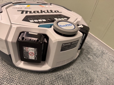 SELT / SOLD Makita ryksuguróbot með hleðslutæki og fjarstýringu 5