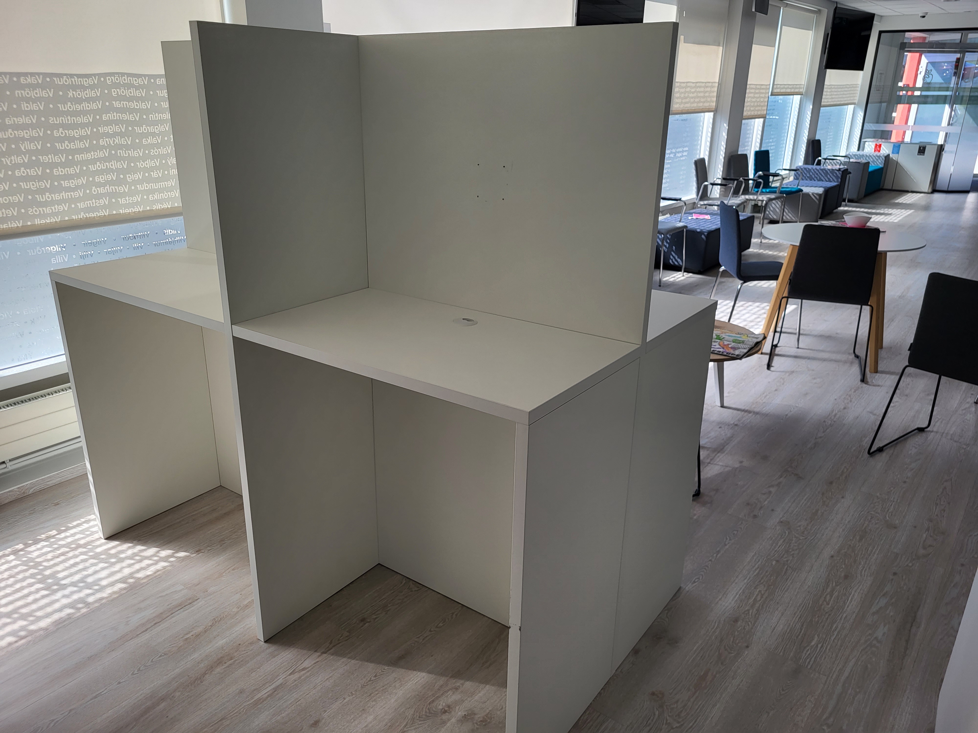 SELT / SOLD Tölvuborð - móttökuborð sérsmíði 7