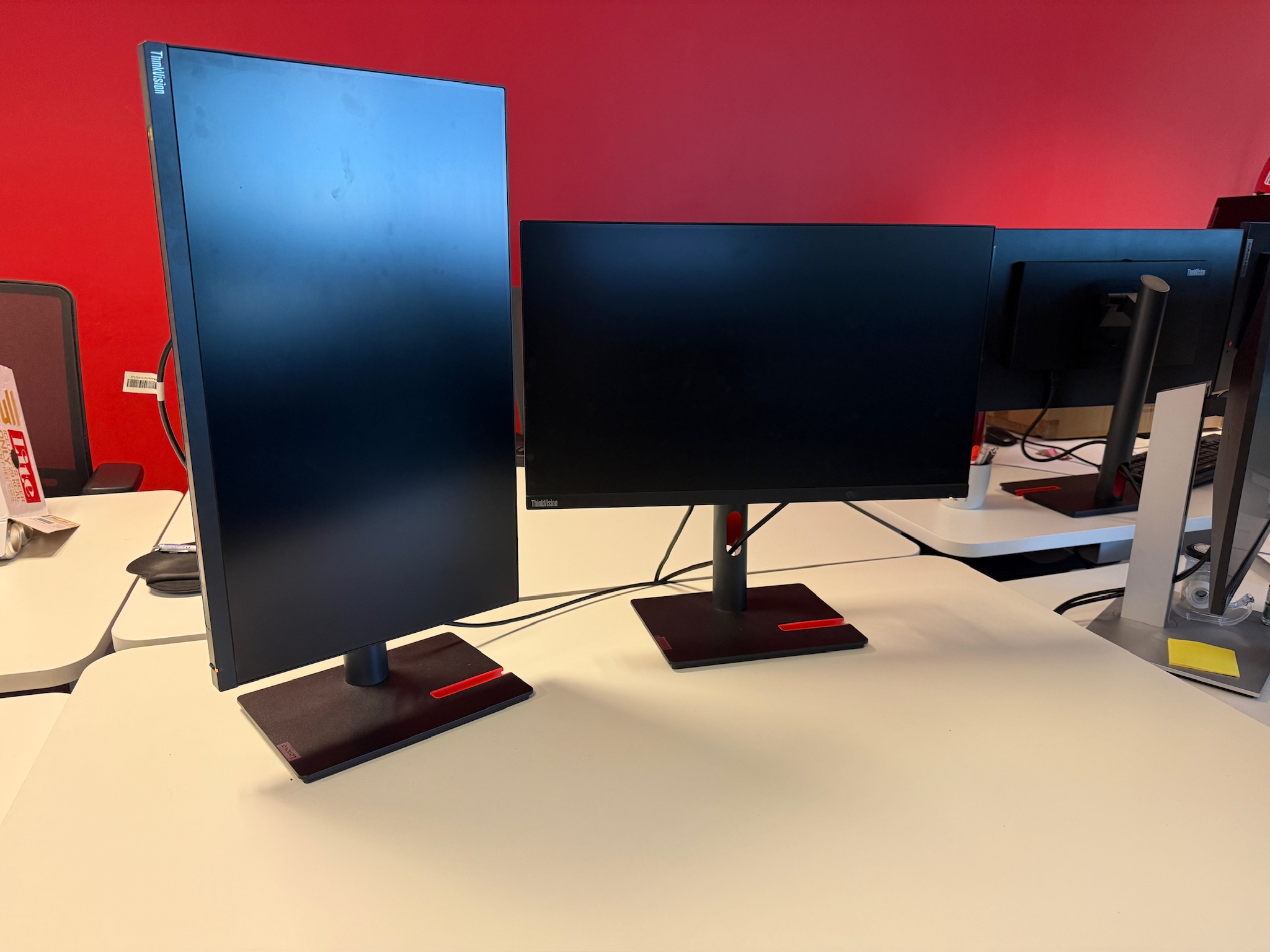 SELT / SOLD Lenovo ThinkVision tölvuskjár, 23,8", 2560x1440p - PLAY 2