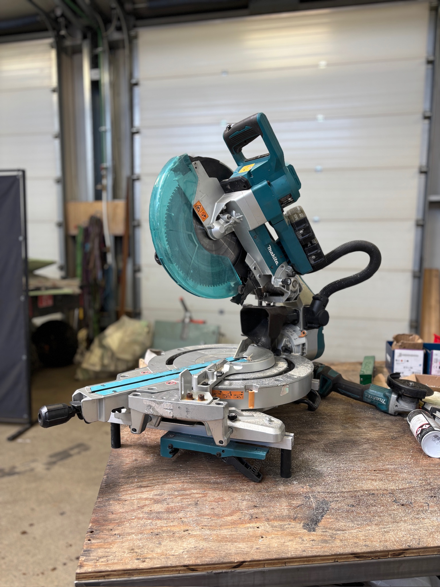 SELT / SOLD Makita bútsög og slípirokkur 5