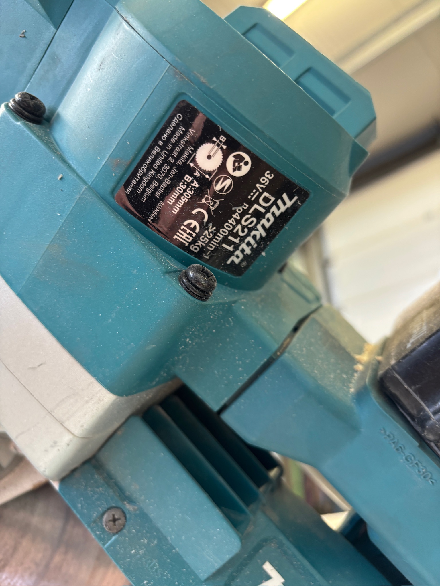 SELT / SOLD Makita bútsög og slípirokkur 14