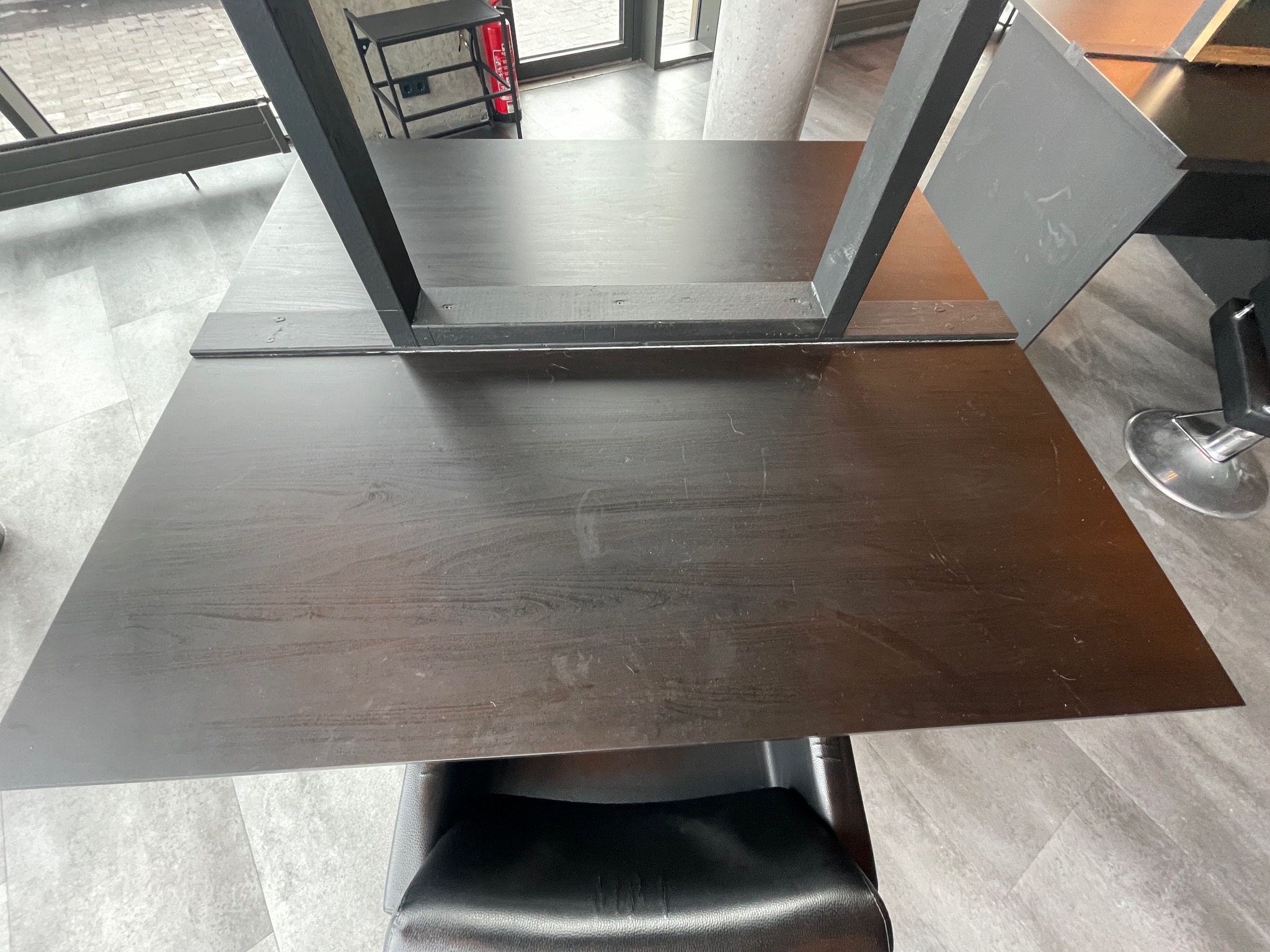 SELT / SOLD Förðunarborð / hárgreiðsluborð, B130 x D140 H88,5 sm. 3