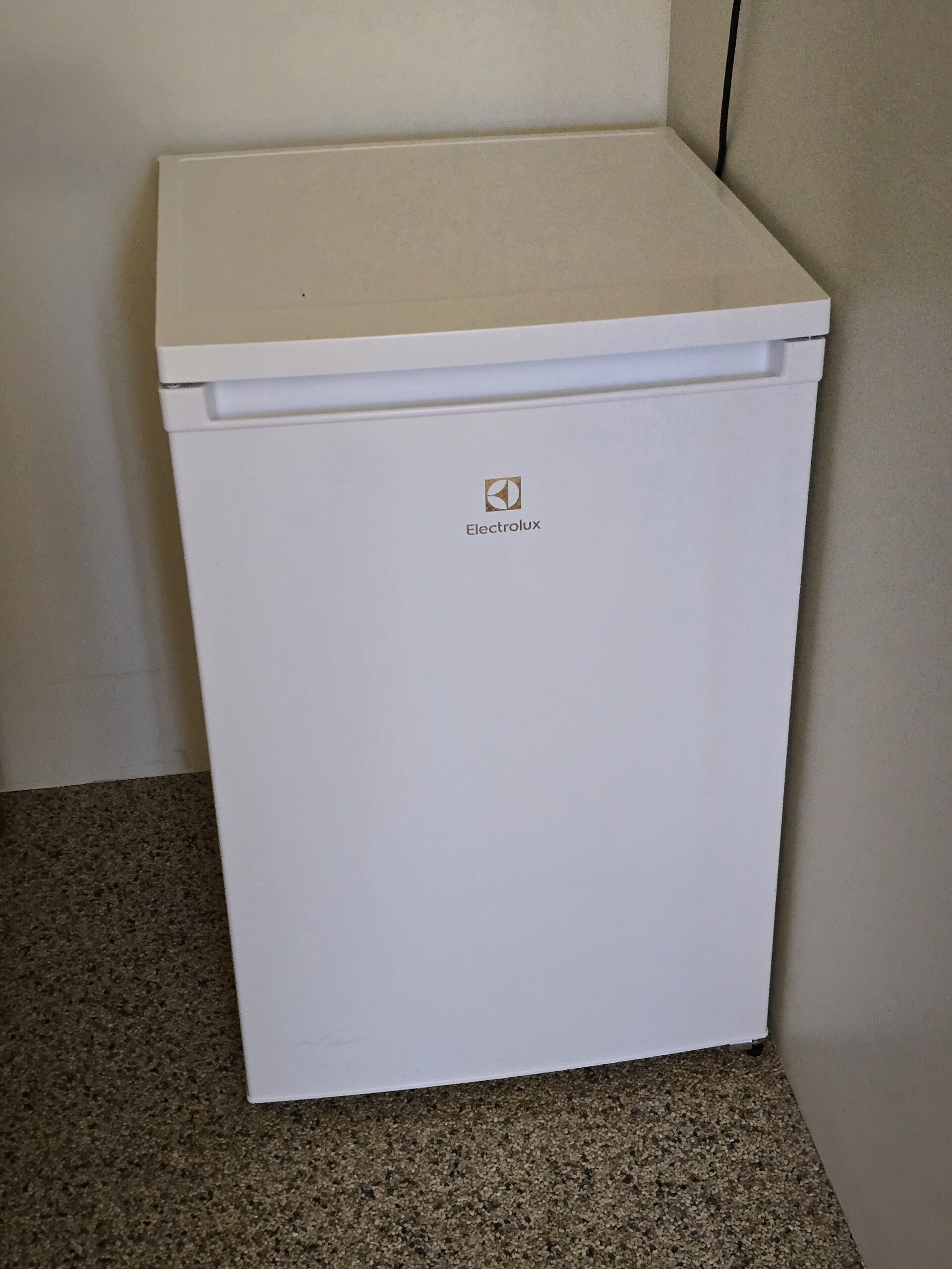 SELT / SOLD Electrolux kæliskápur, H84 sm., 134 lítra