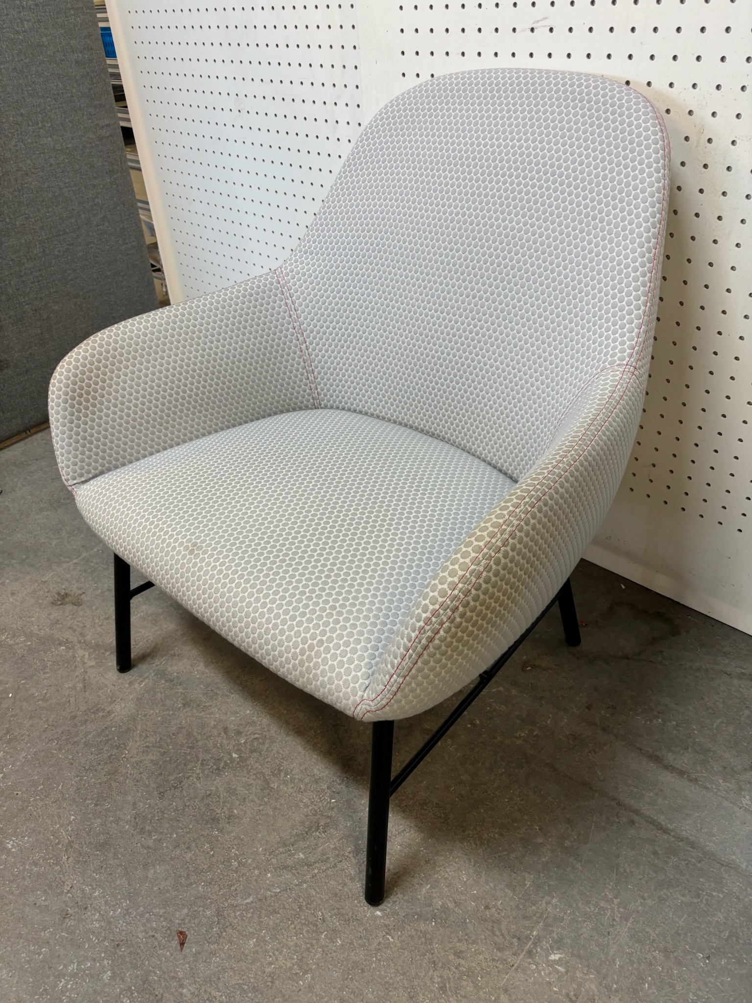 SELT / SOLD Metalmobil hægindastóll frá Hirzlunni 3