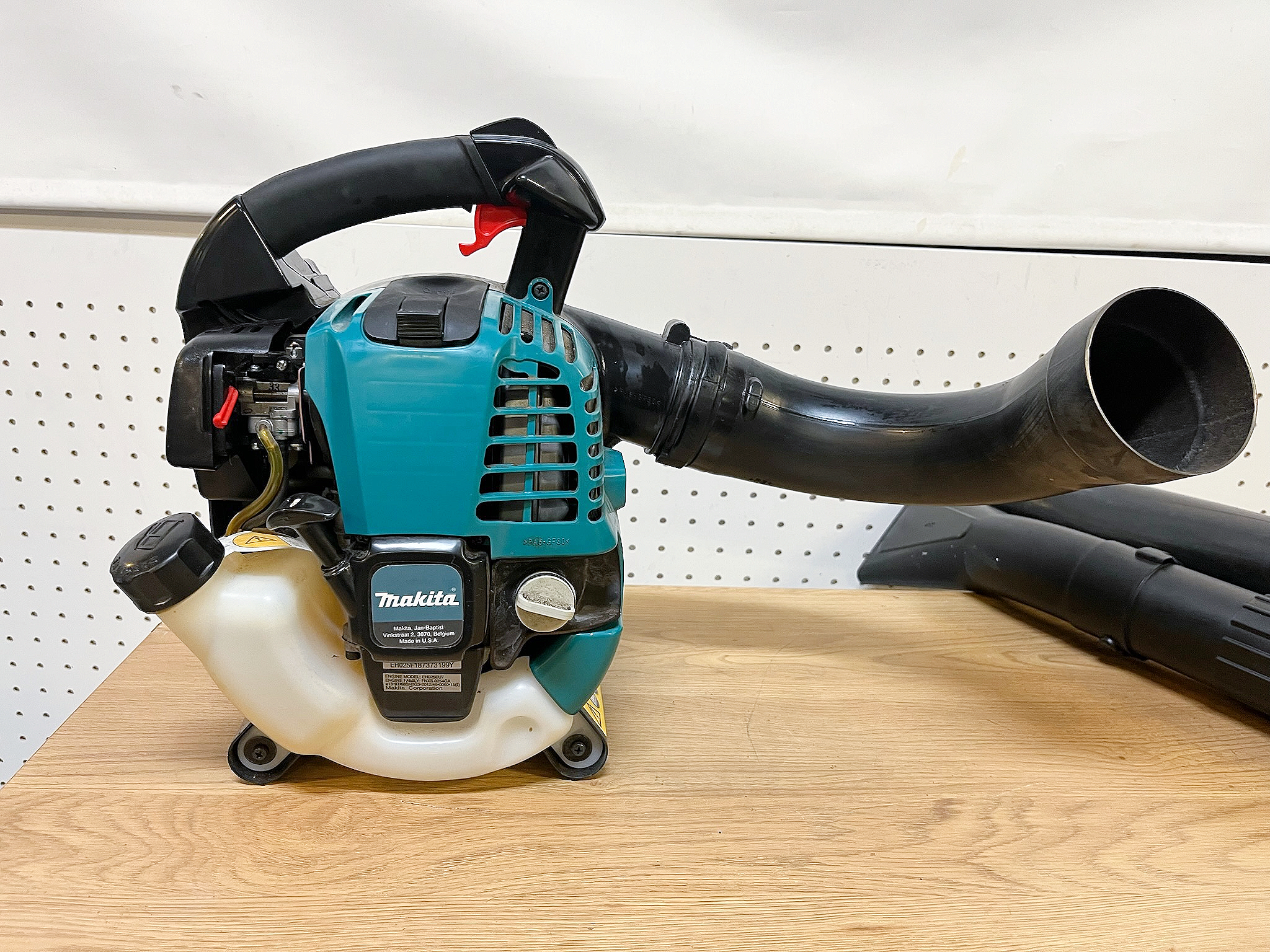 SELT / SOLD Makita EH025EU7 blásari