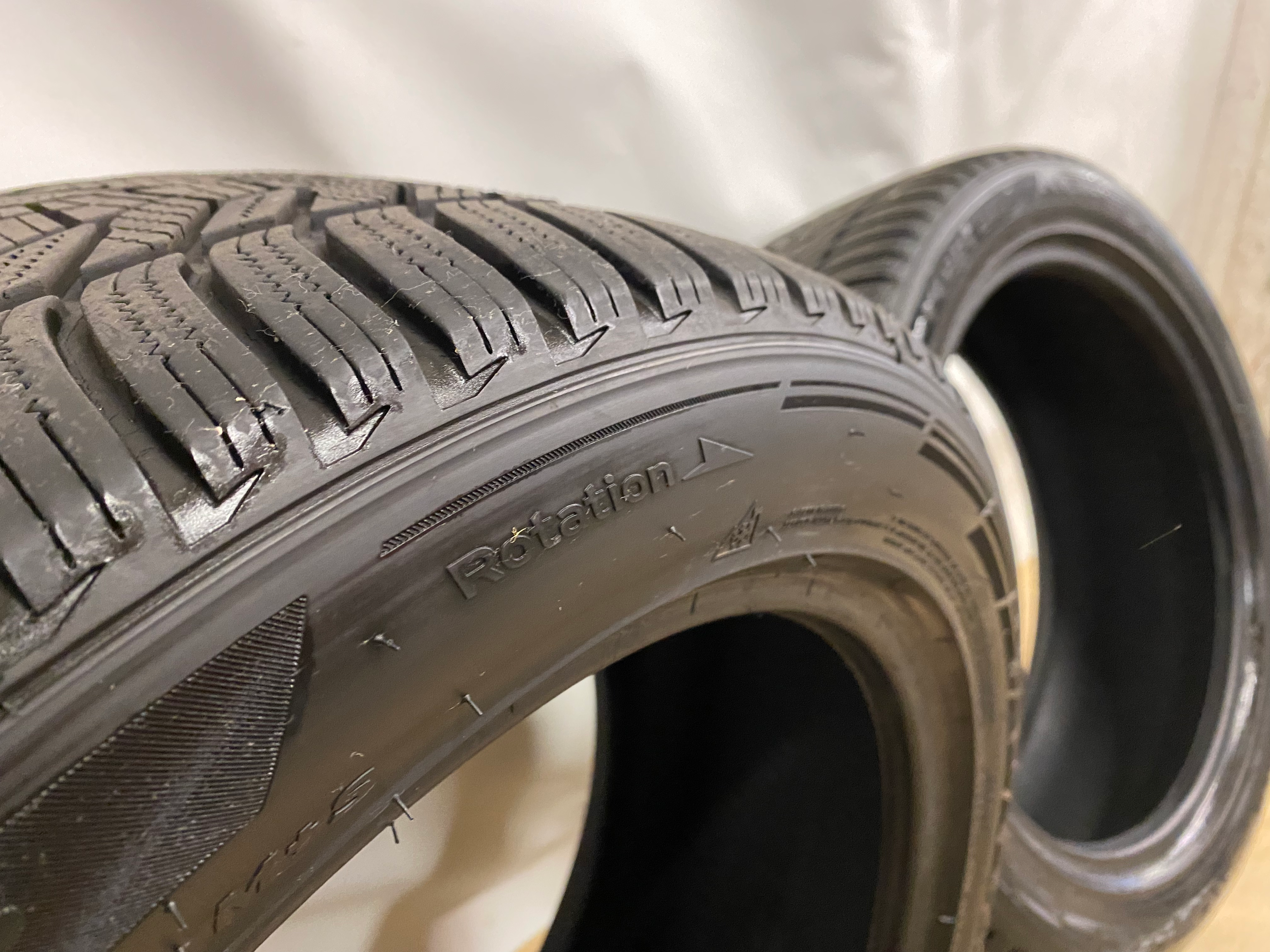 SELT / SOLD Hankook vetrardekk 245/45 R18 100V 9