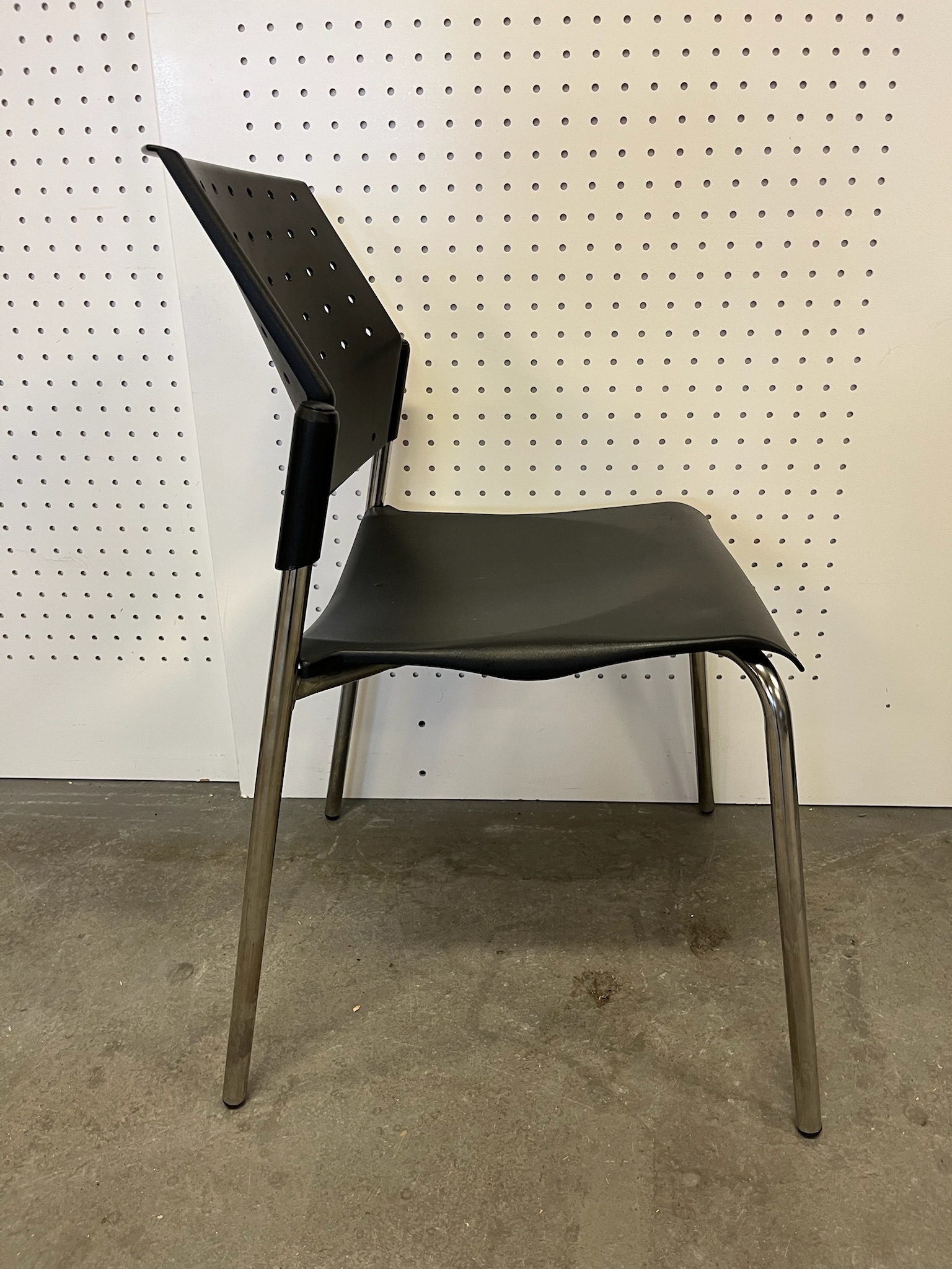 SELT / SOLD Fundarstóll, staflanlegur 2