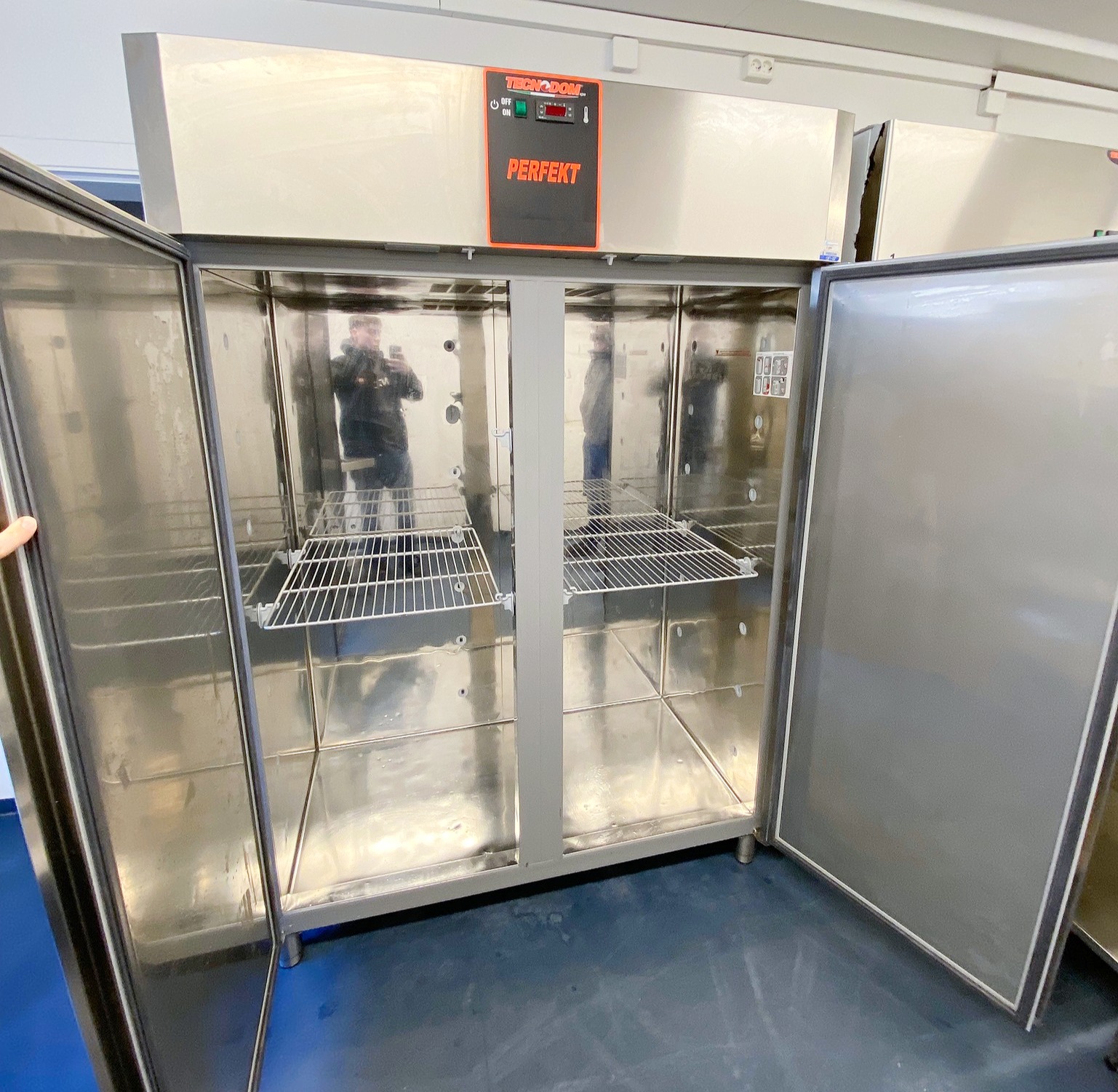 SELT / SOLD Tecnodom Perfekt 1400 stálfrystir - B143 x H205 sm. 2