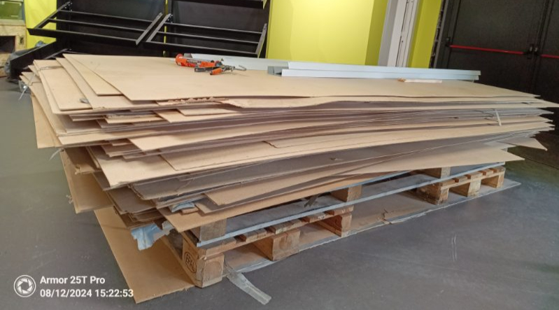 SELT / SOLD Masonitplötur - 240sm. x 120 sm - (200 stk) 2