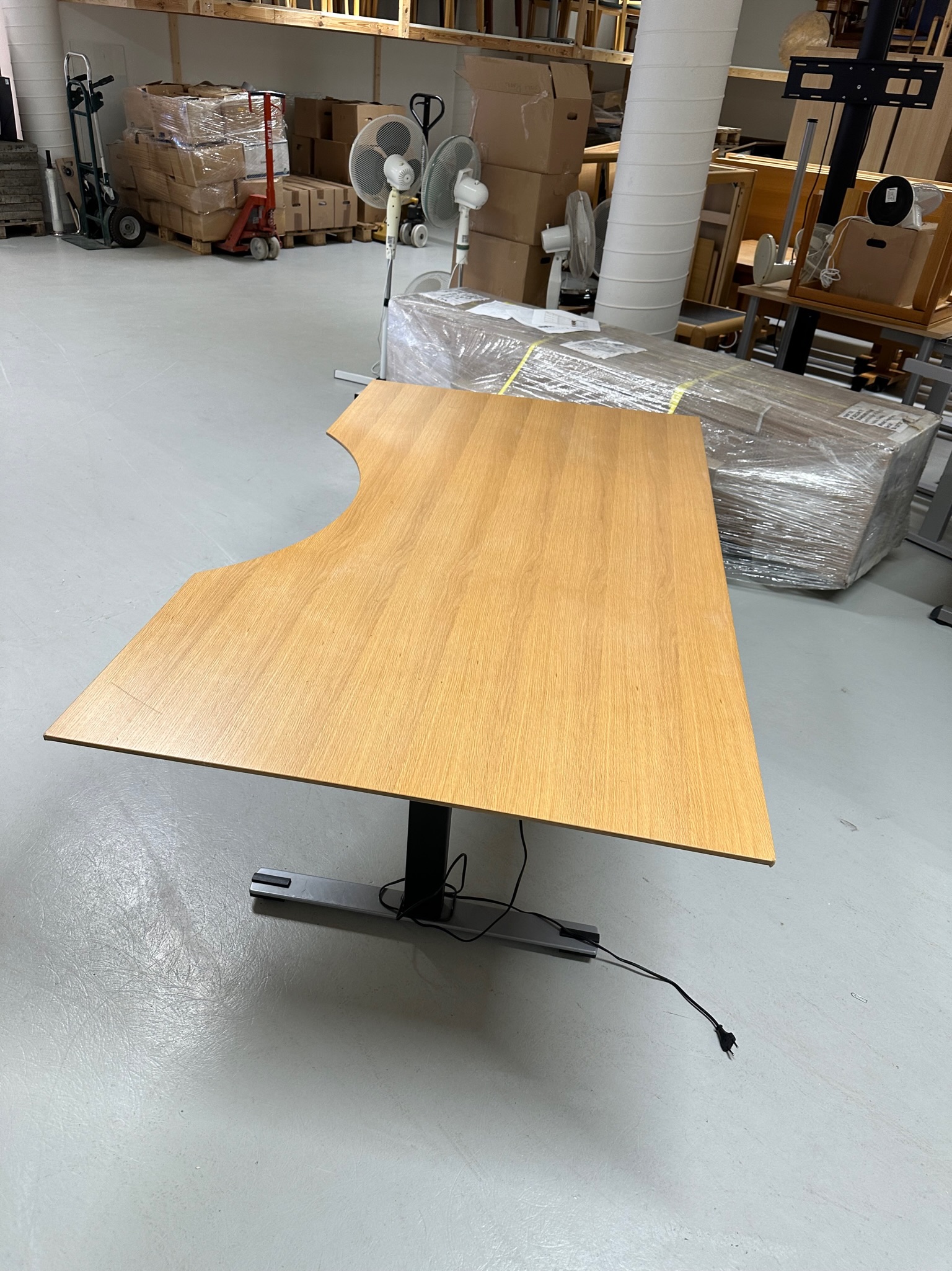 SELT / SOLD Rafmagnsborð, B200 x D110 sm frá Alþingi
