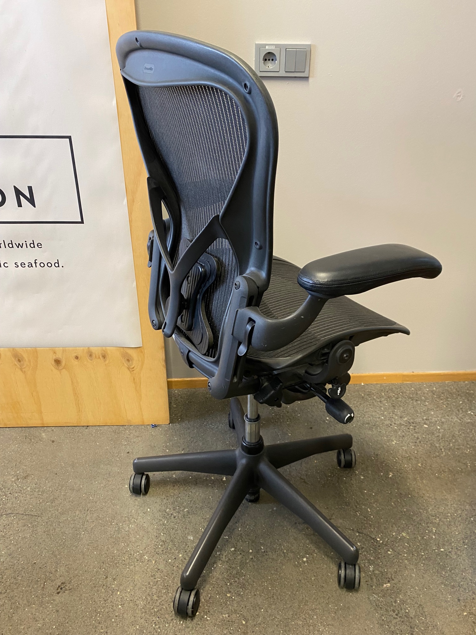 SELT / SOLD Herman Miller Aeron 3