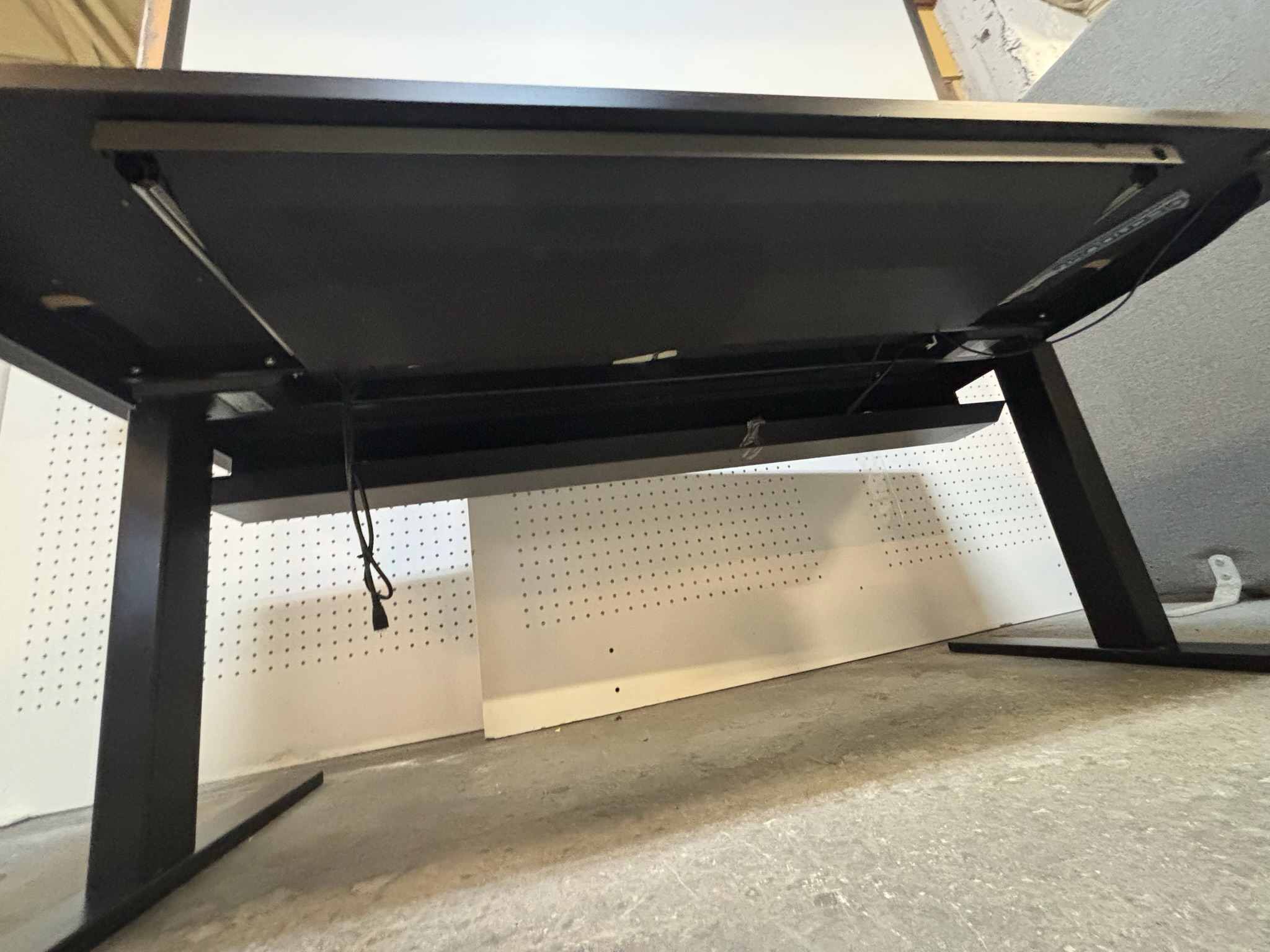 SELT / SOLD HolmrisB8 rafmagnsborð með pennabakka, B160xD80sm. 10