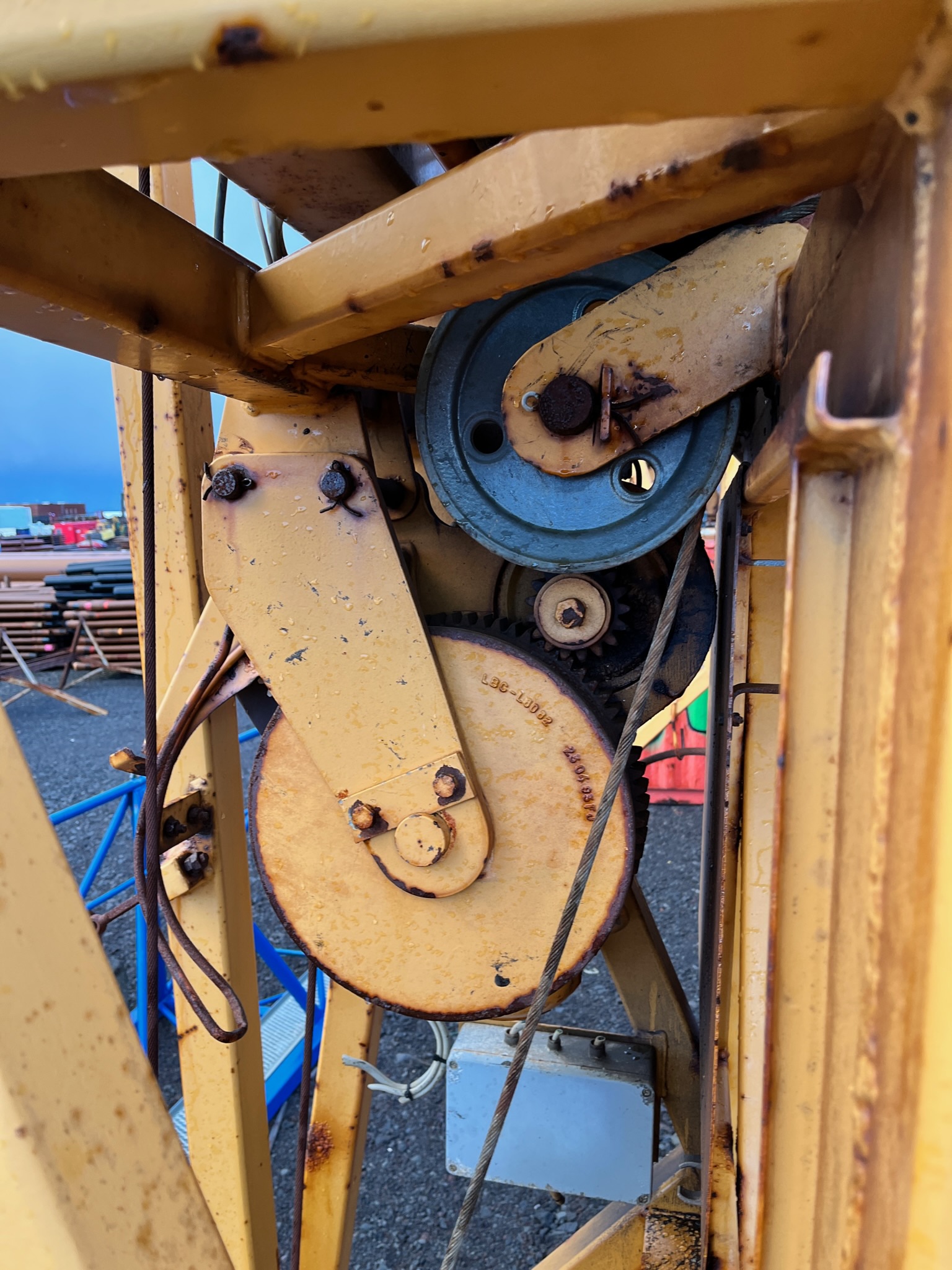 SELT / SOLD - Endurnýtt - Liebherr byggingakrani 63K AB 0325 10