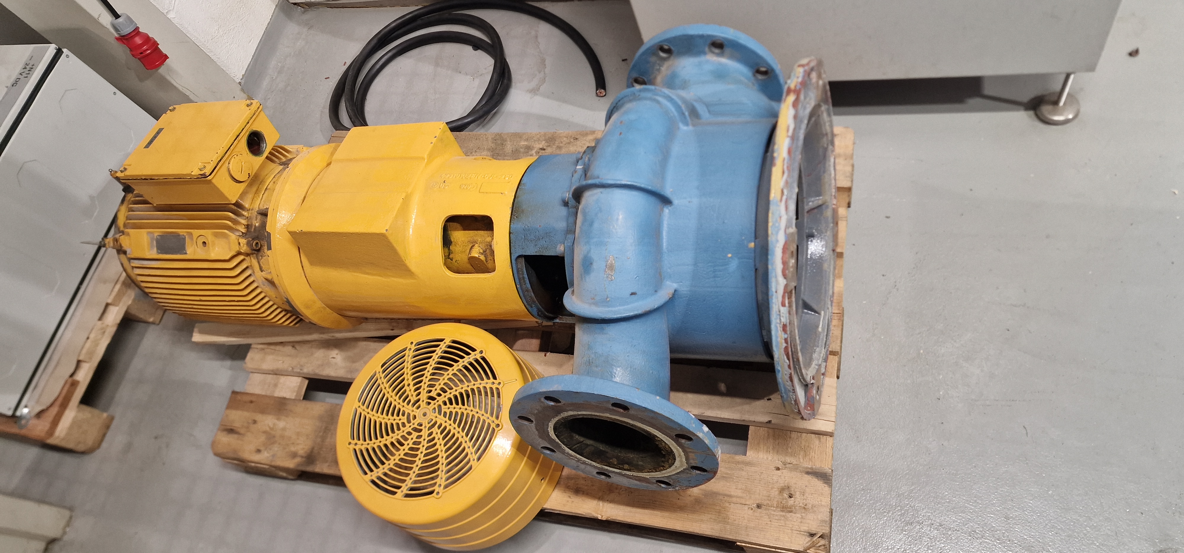SELT / SOLD Dæla+hraðabreytir - Iron pump - Danfoss 2003