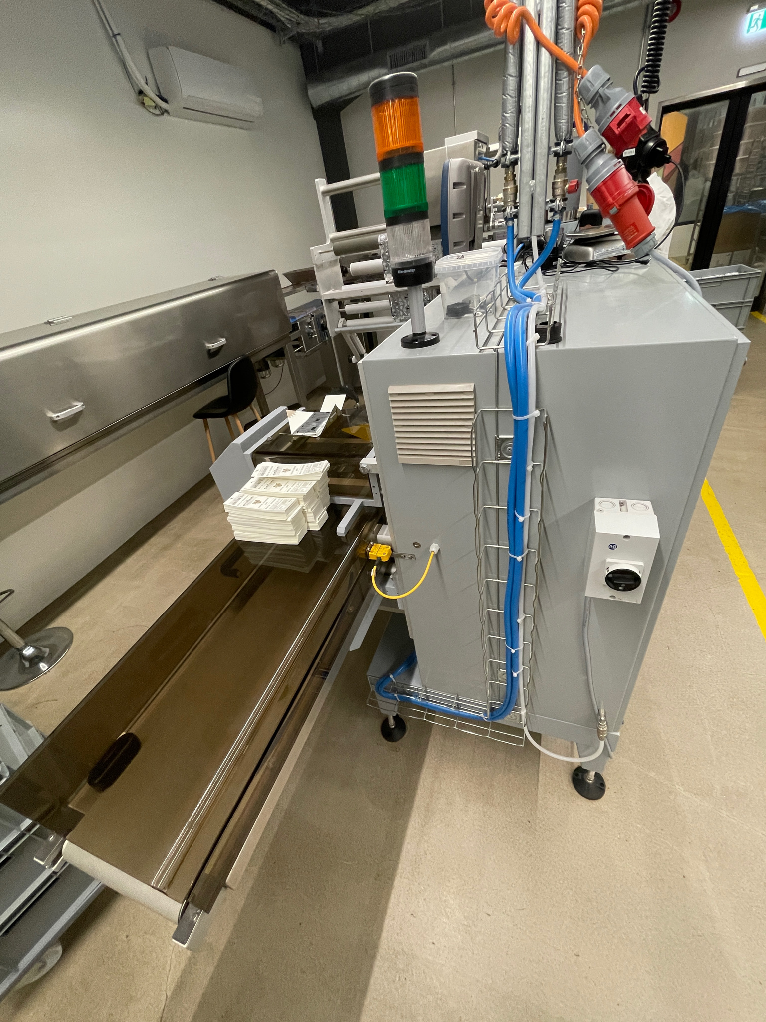 SELT / SOLD - ILAPAK Domino V320i pökkunarvél 2