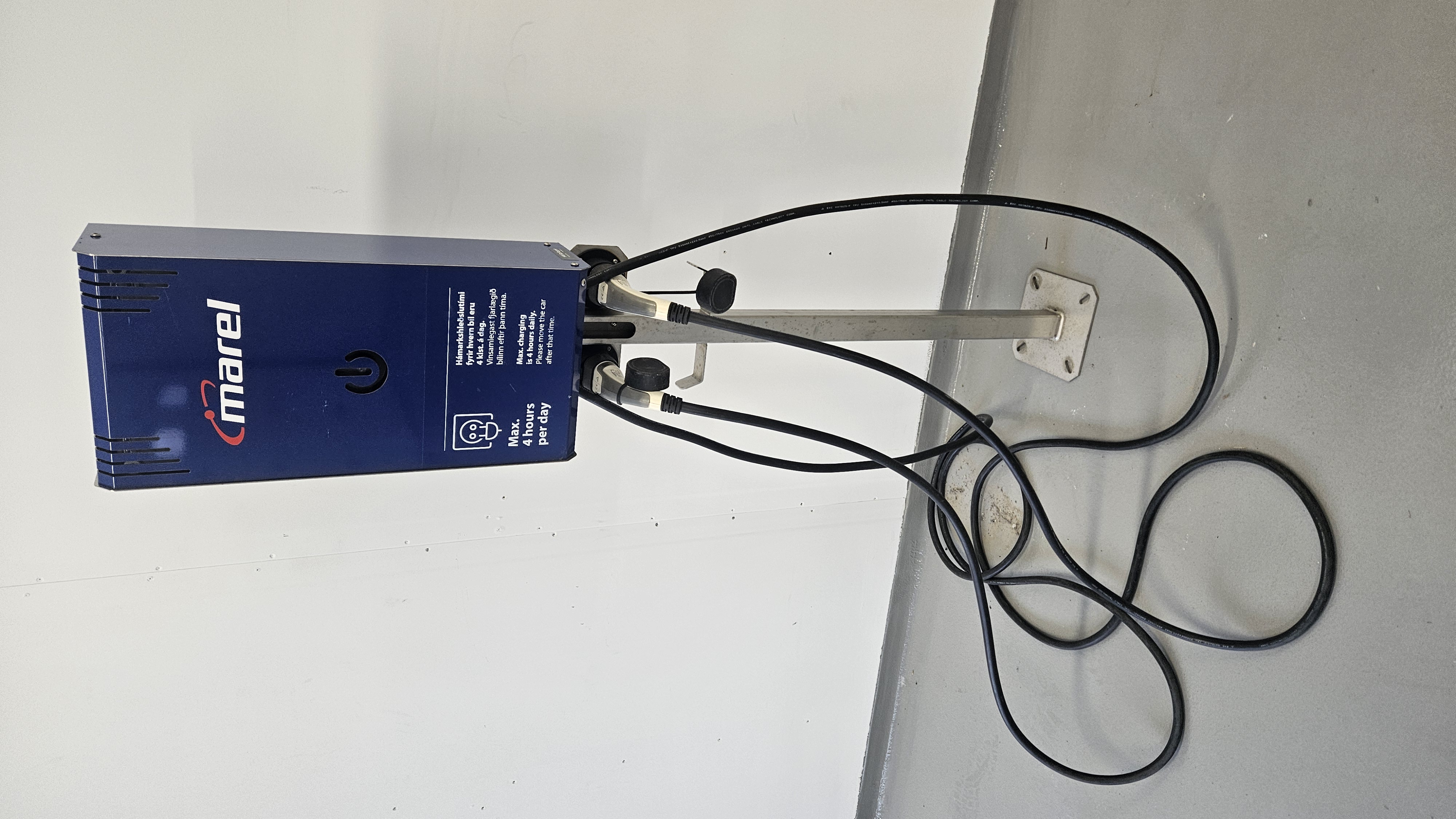 SELT / SOLD Hleðslustöðvar 2*22 KW Hæð 173 SM.