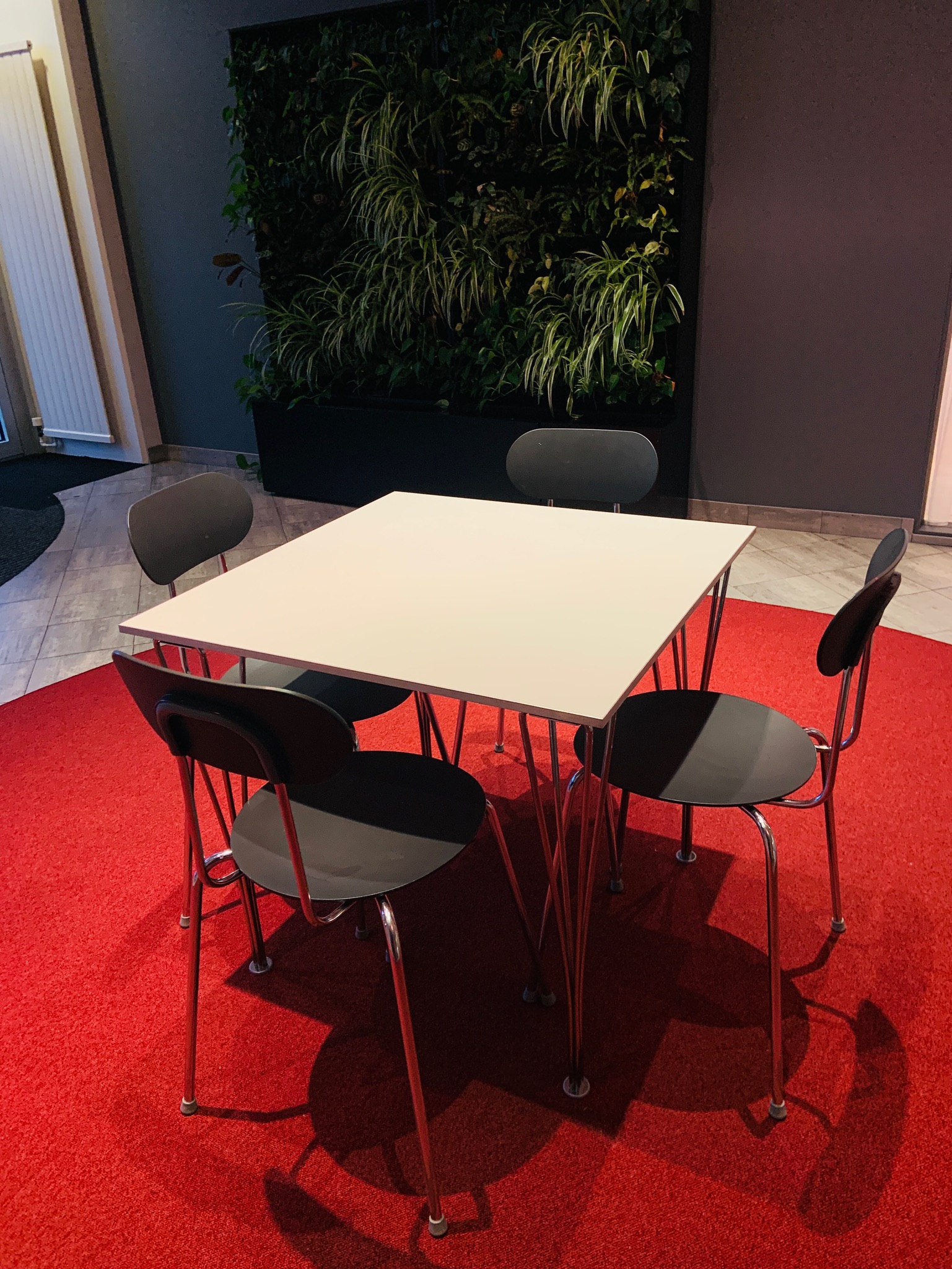SELT - Glæsileg Fritz Hansen eldhúsborð 5