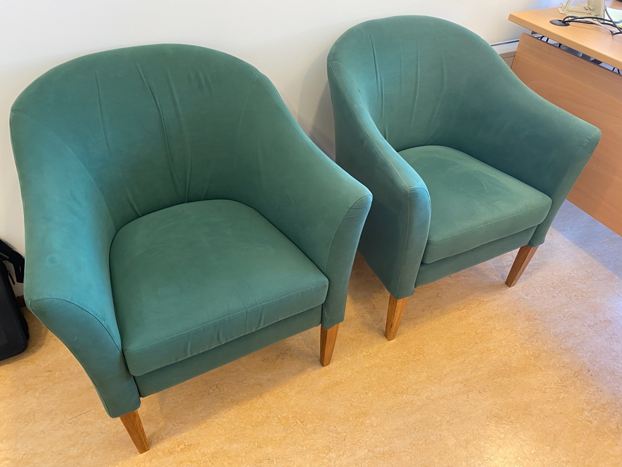 SELT / SOLD Velvet stóll grænn - Alþingi 5