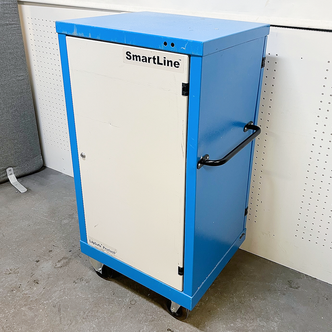 SELT / SOLD SmartLine hleðsluskápur