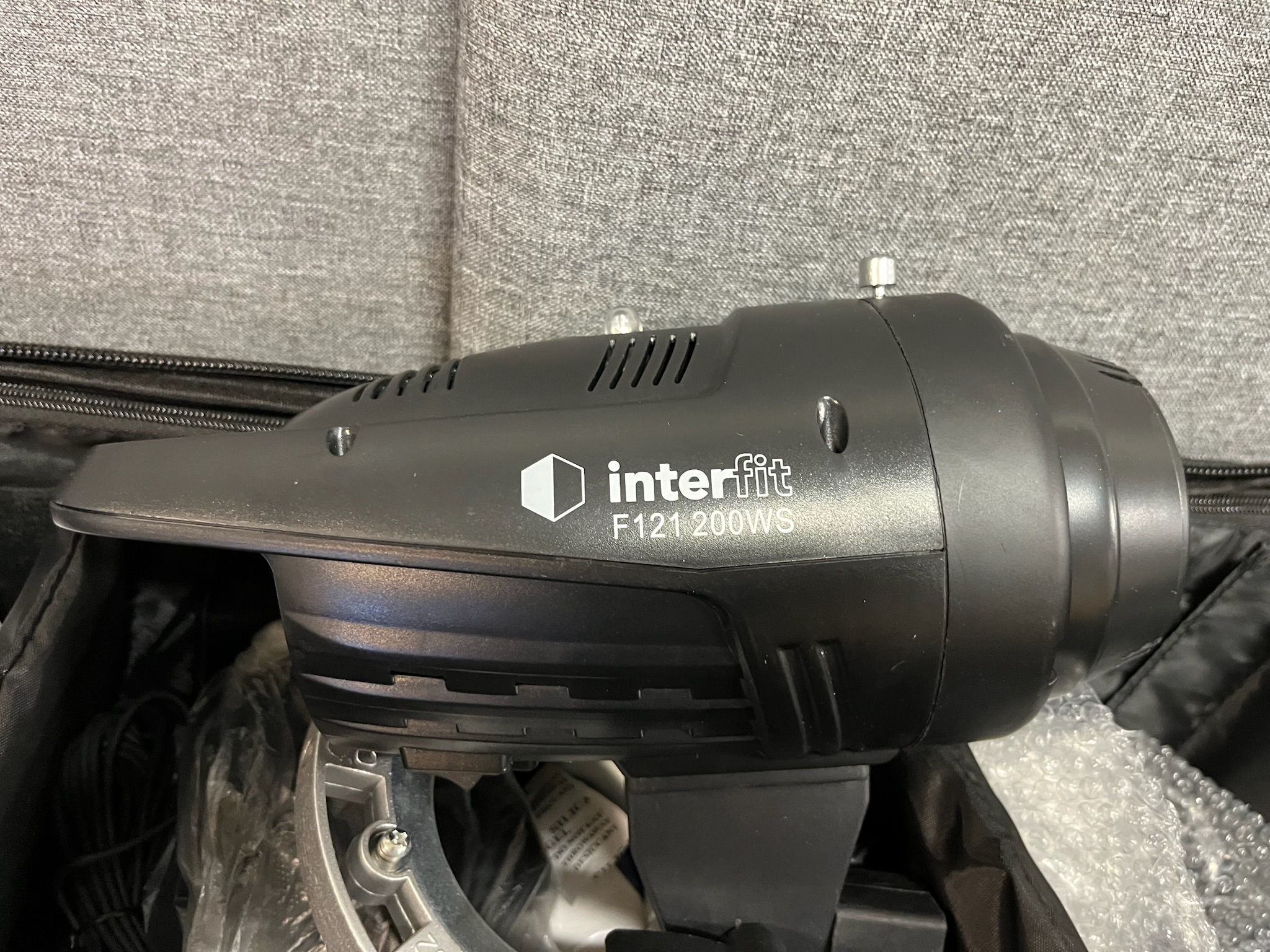SELT / SOLD Interfit F121 2 x 200w hausar, softbox 9