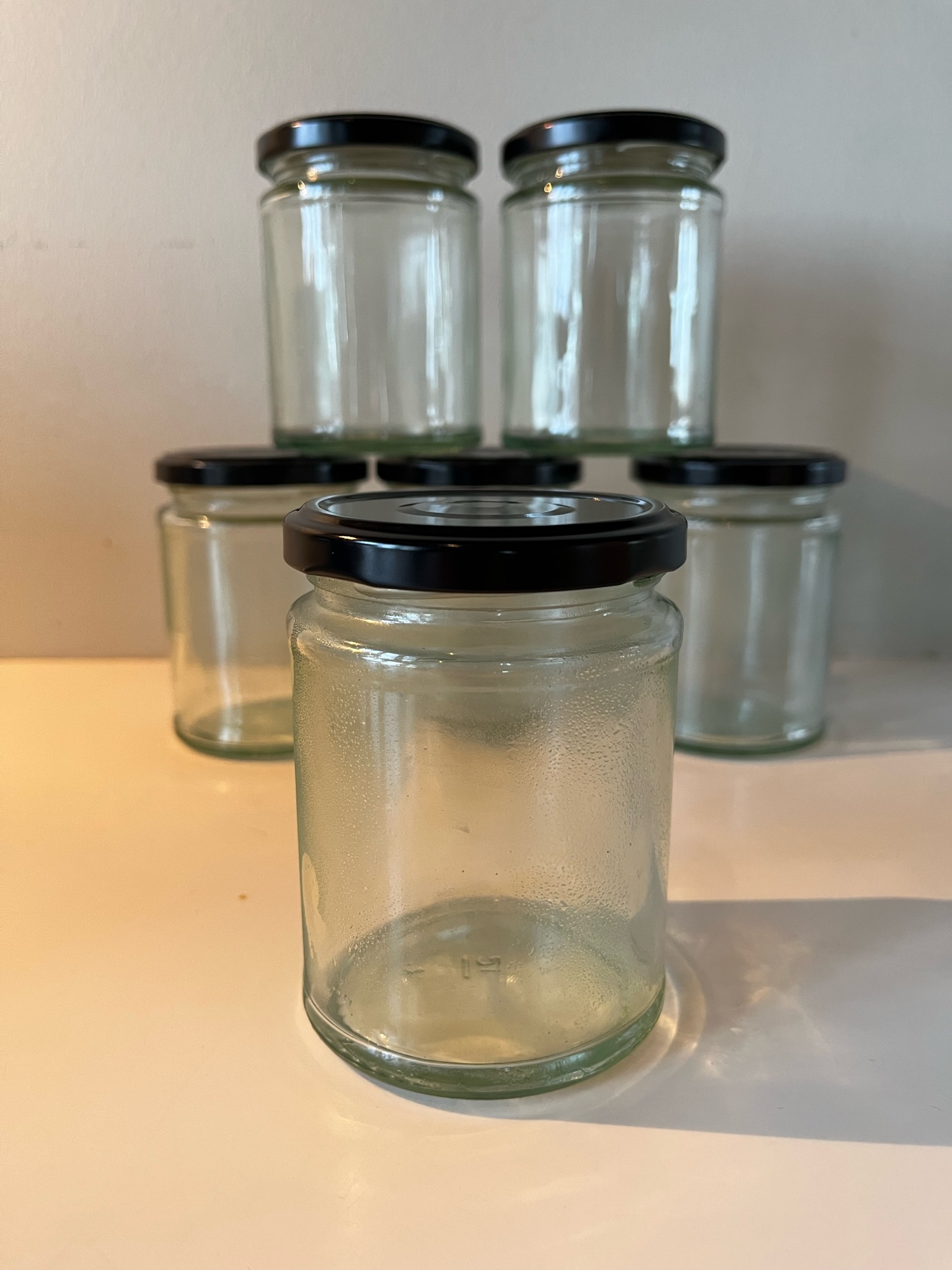 SELT / SOLD - Krukkur með svörtu loki - 300 ml. 8