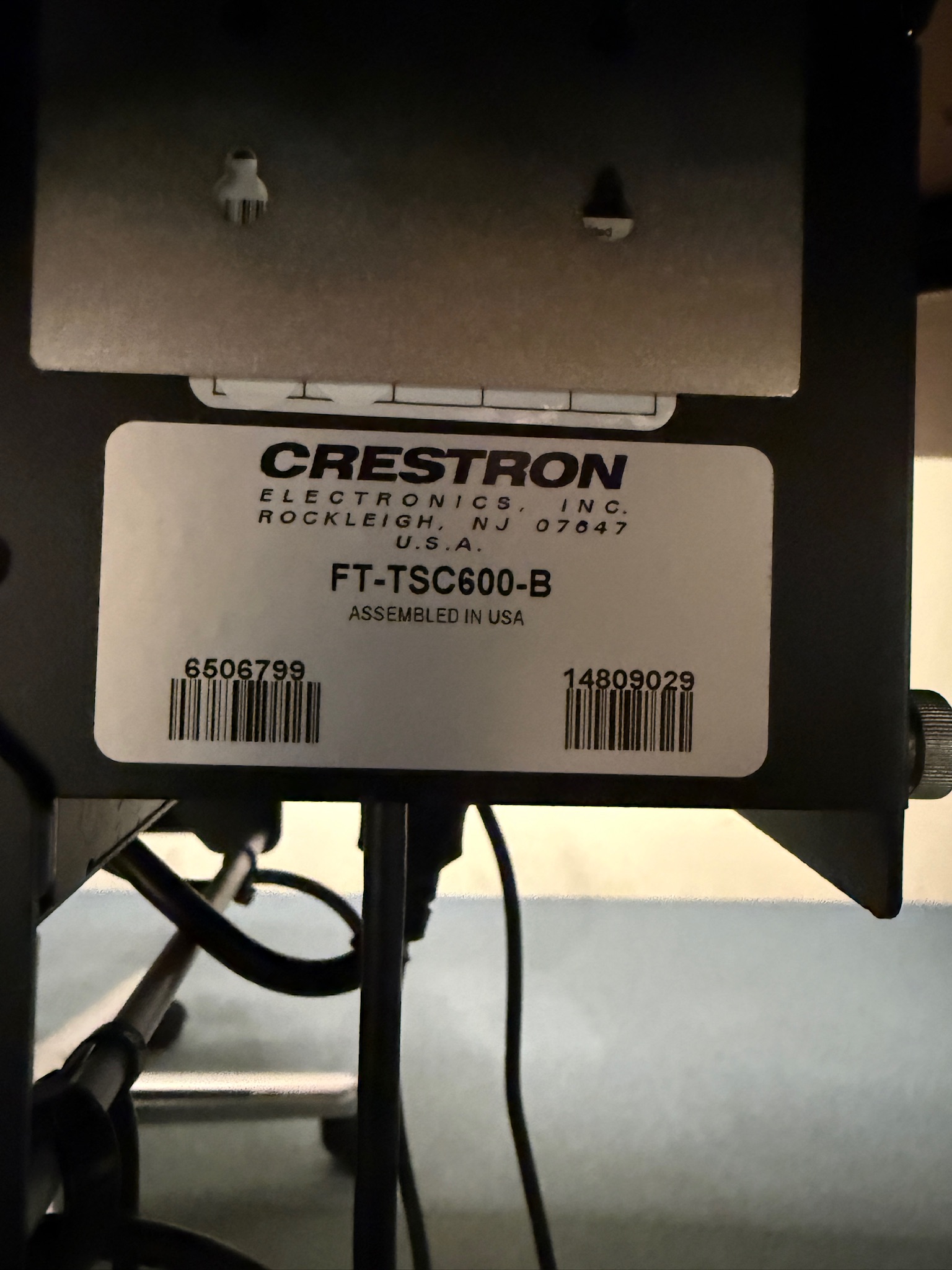 SELT / SOLD Fundarborð með Crestron búnaði, L240xB120sm. 9