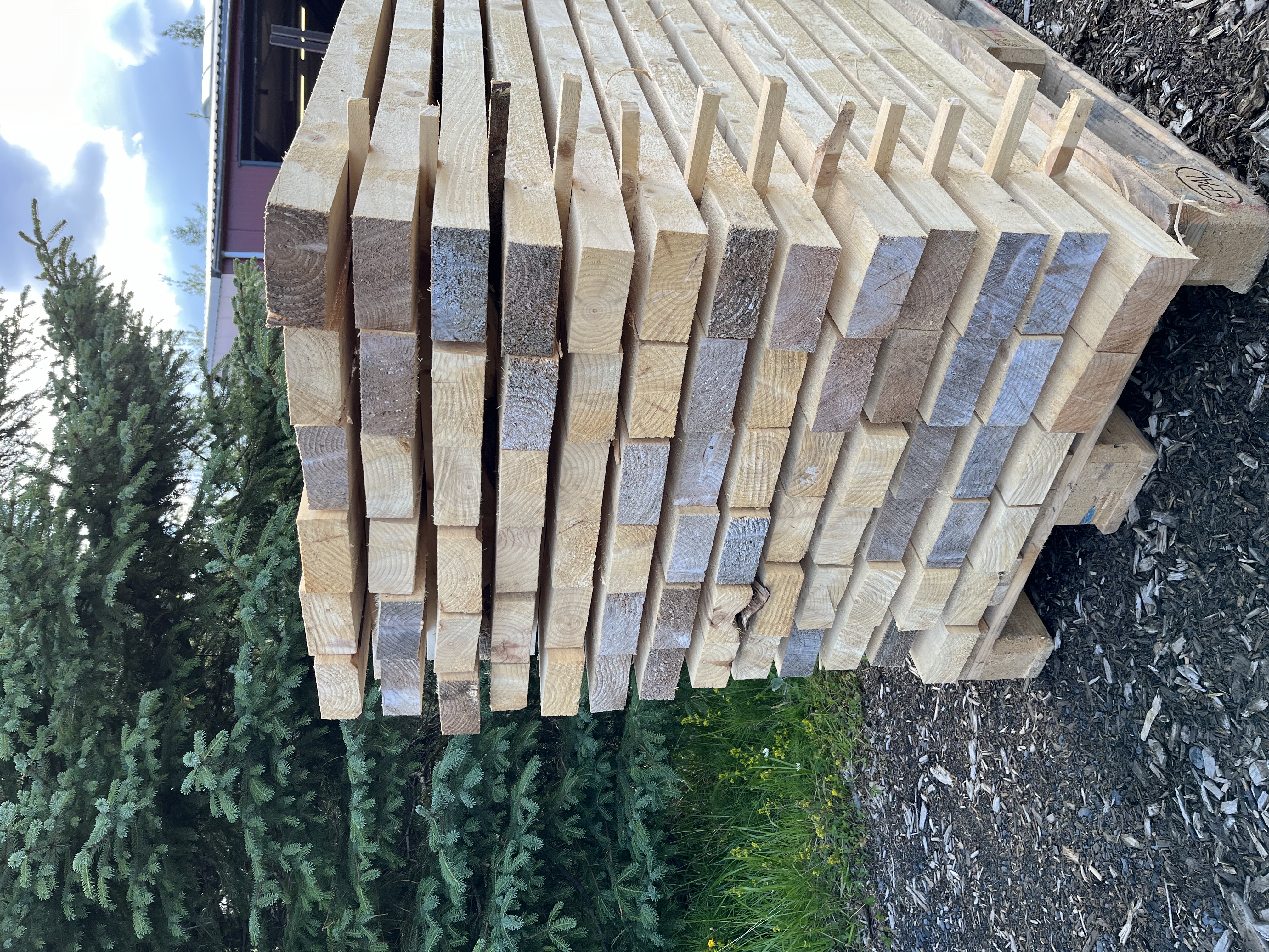 SELT / SOLD - Íslenskt timbur og handverk - bandsagað greni - 50x150x3000 mm 2