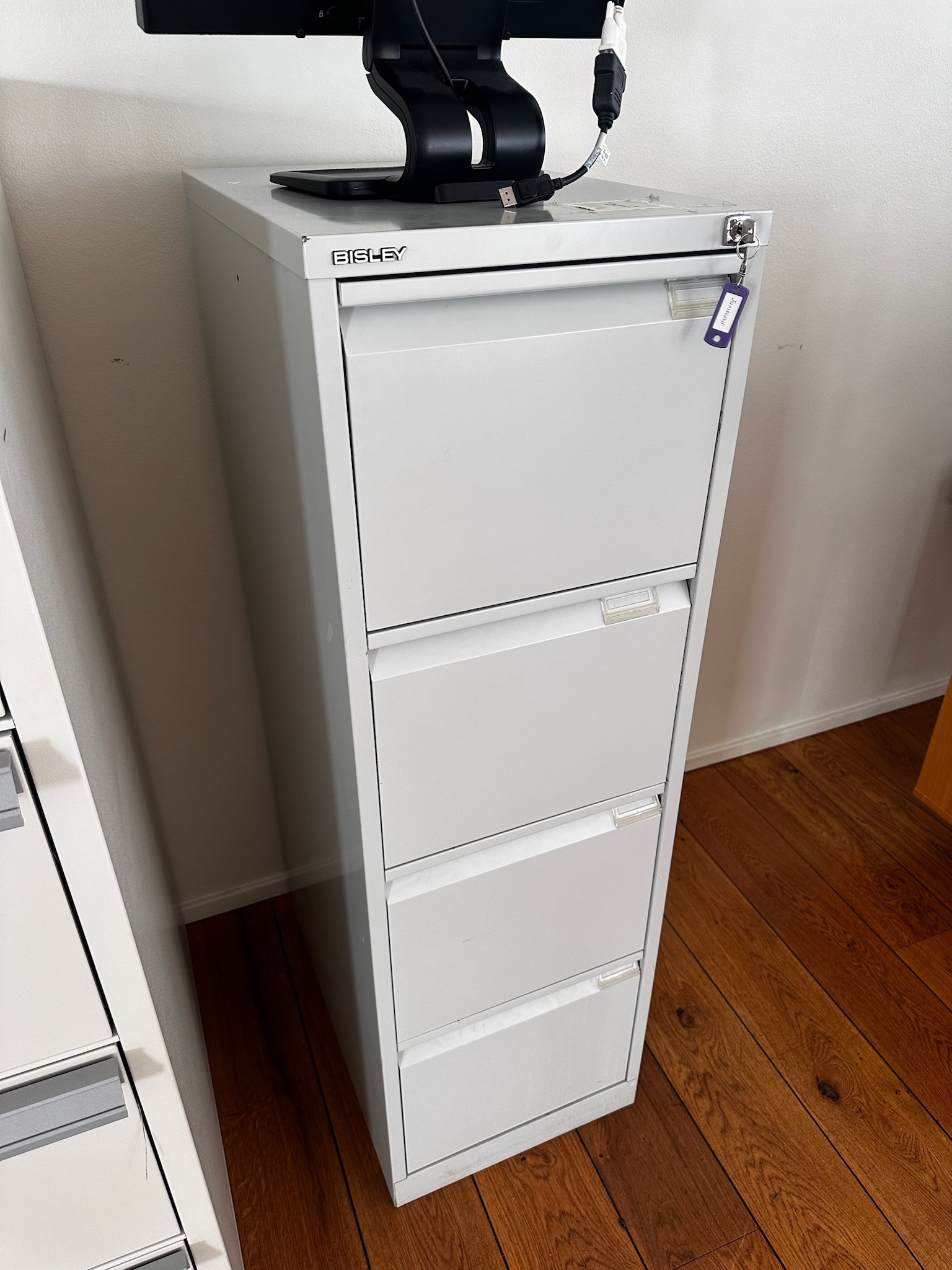 SELT / SOLD Bisley skjalaskápur