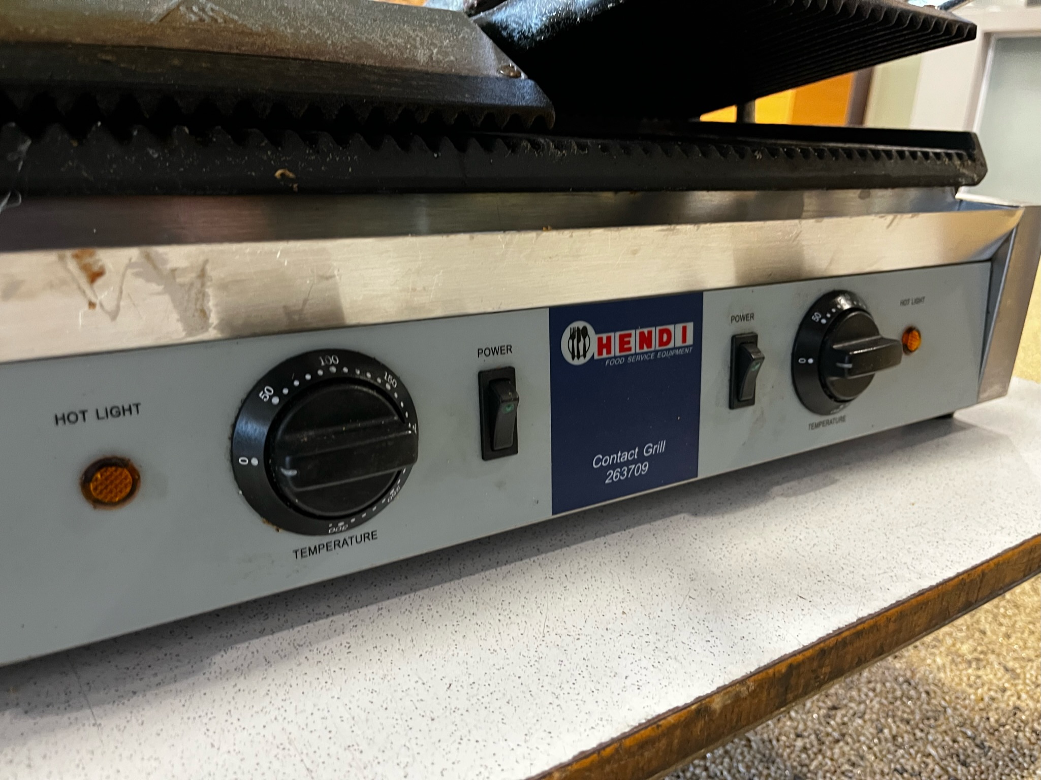 SELT / SOLD Hendi contact grill 5