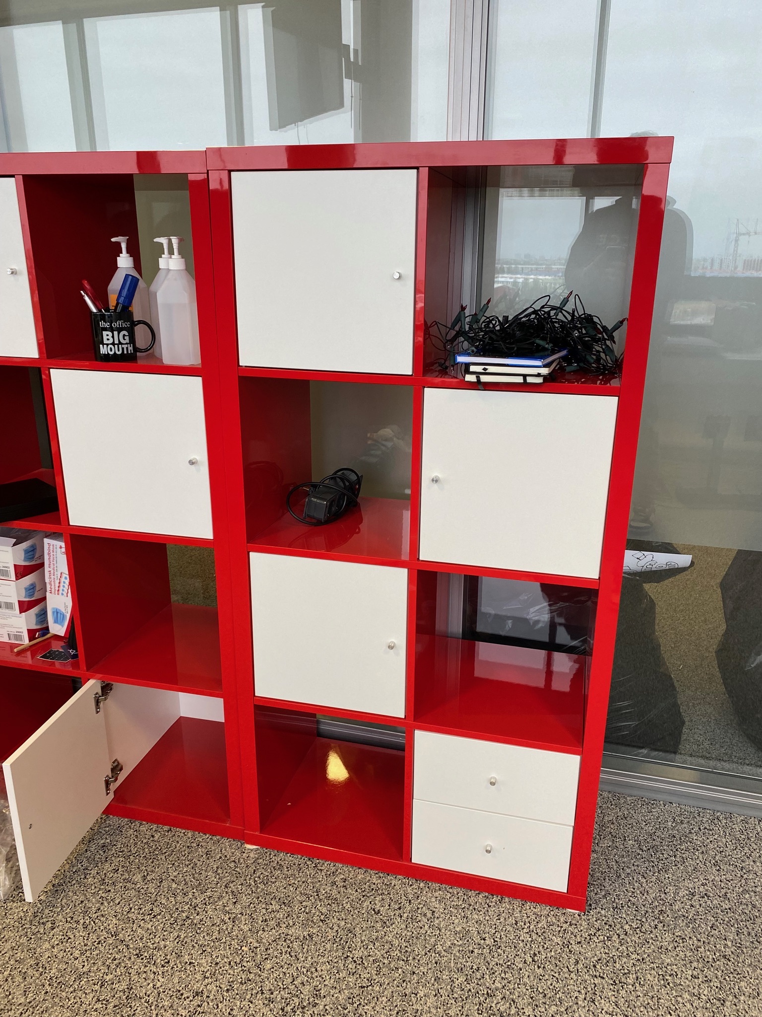 SELT / SOLD IKEA Kallax hirslur með skápum/skúffum