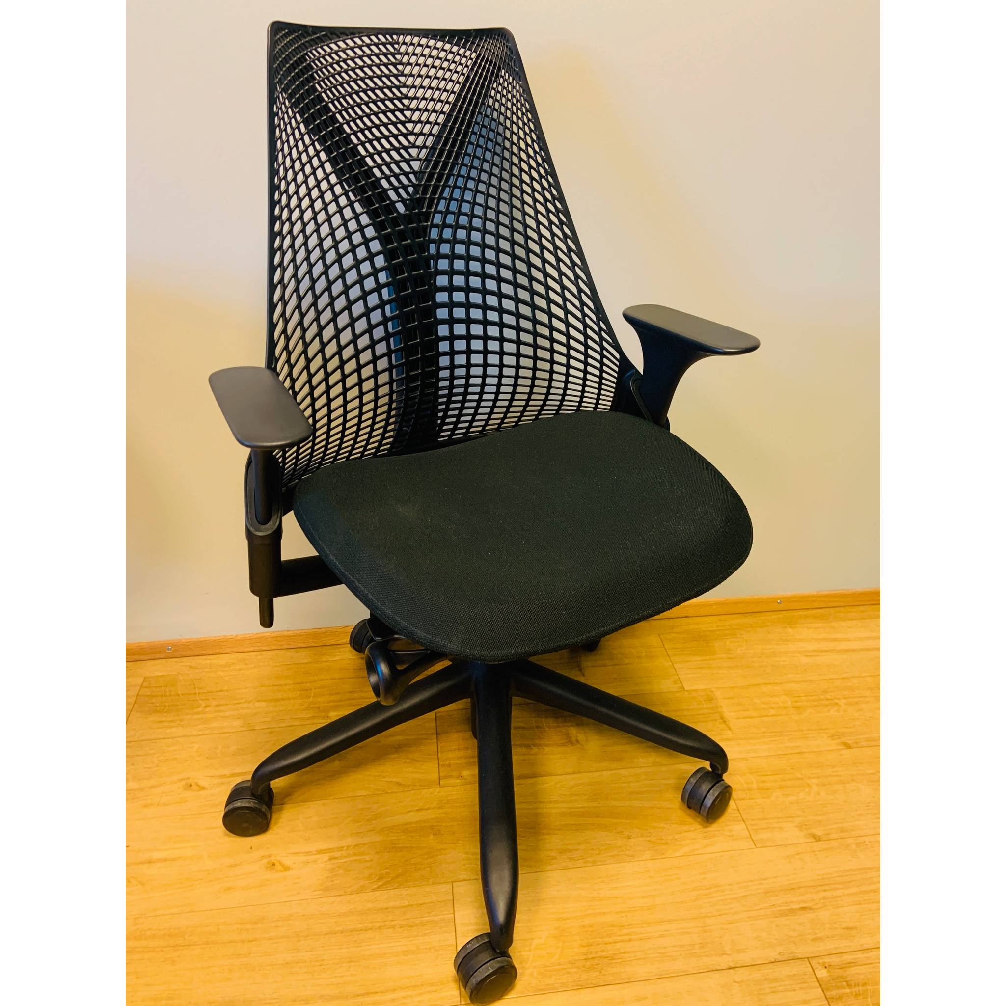 SELT / SOLD Herman Miller Sayl frá Pennanum 2