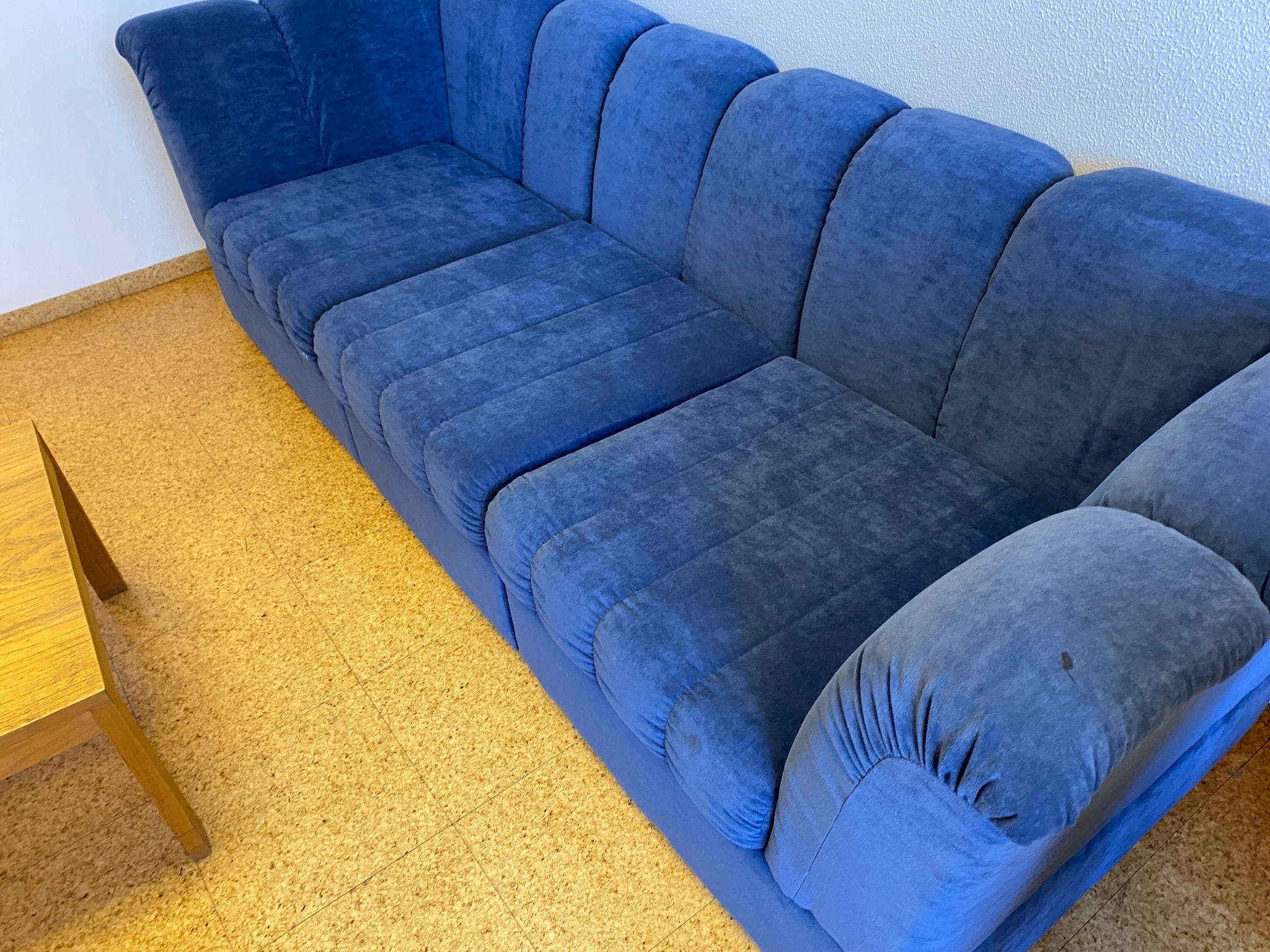 SELT / SOLD Velvet sófi, blár, 3ja sæta - Alþingi 4