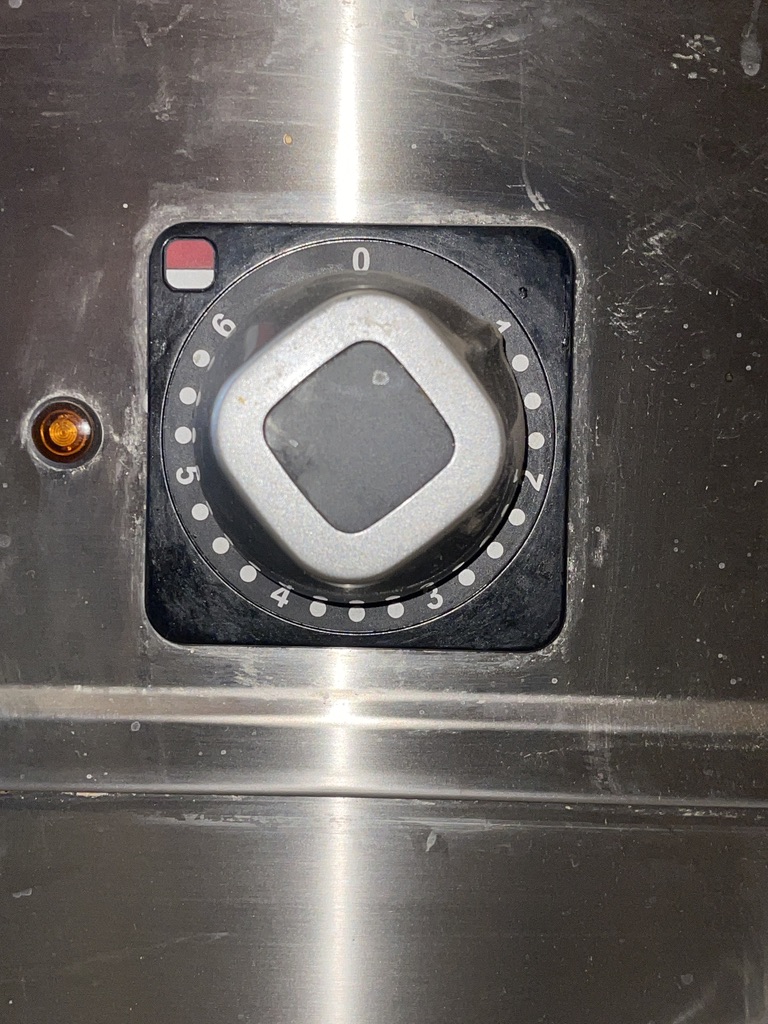 SELT / SOLD Olis rafmagnsgrill 400X730 H.870 8