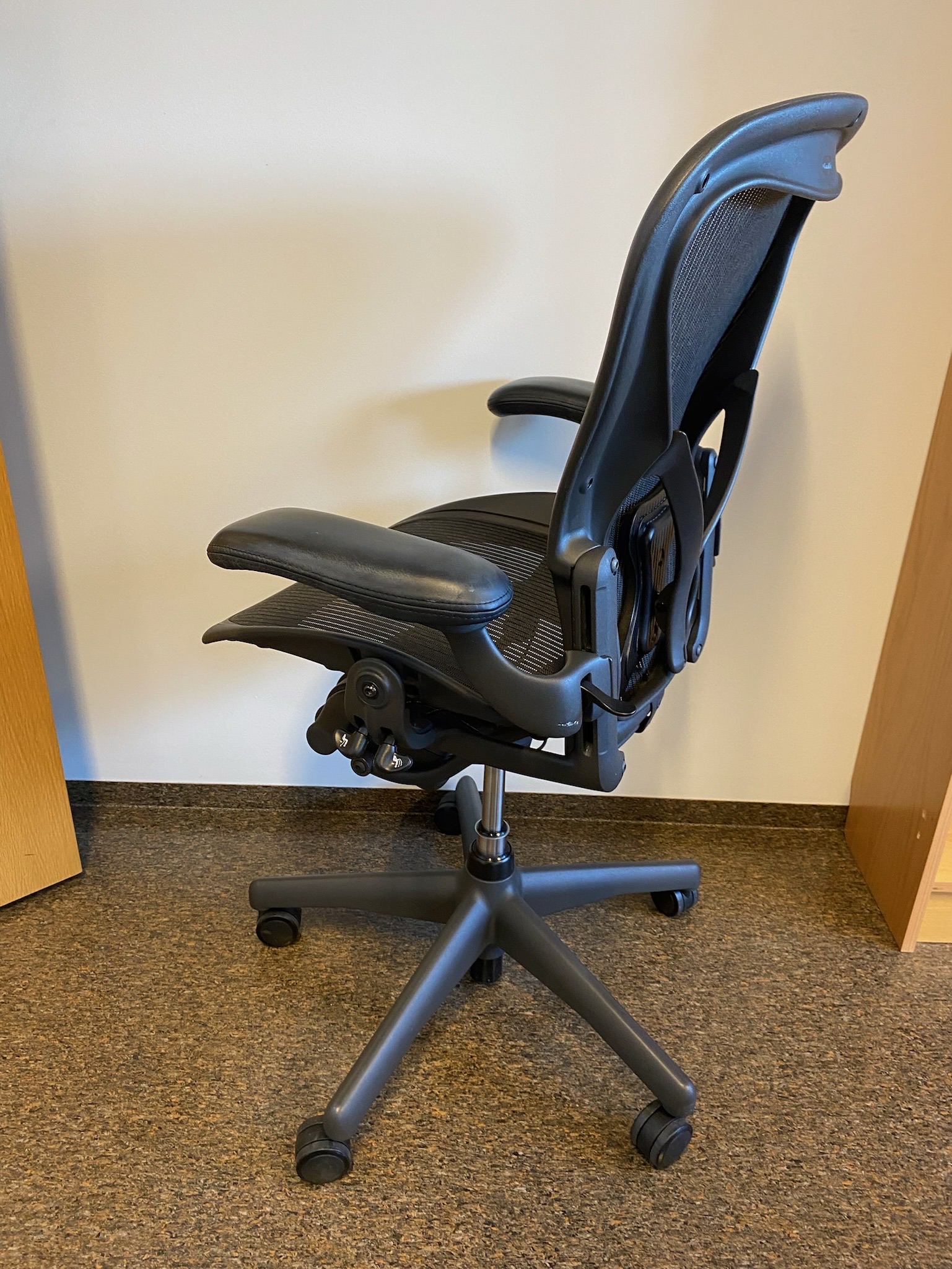SELT / SOLD Herman Miller Aeron (A stærð) - Alþingi 3