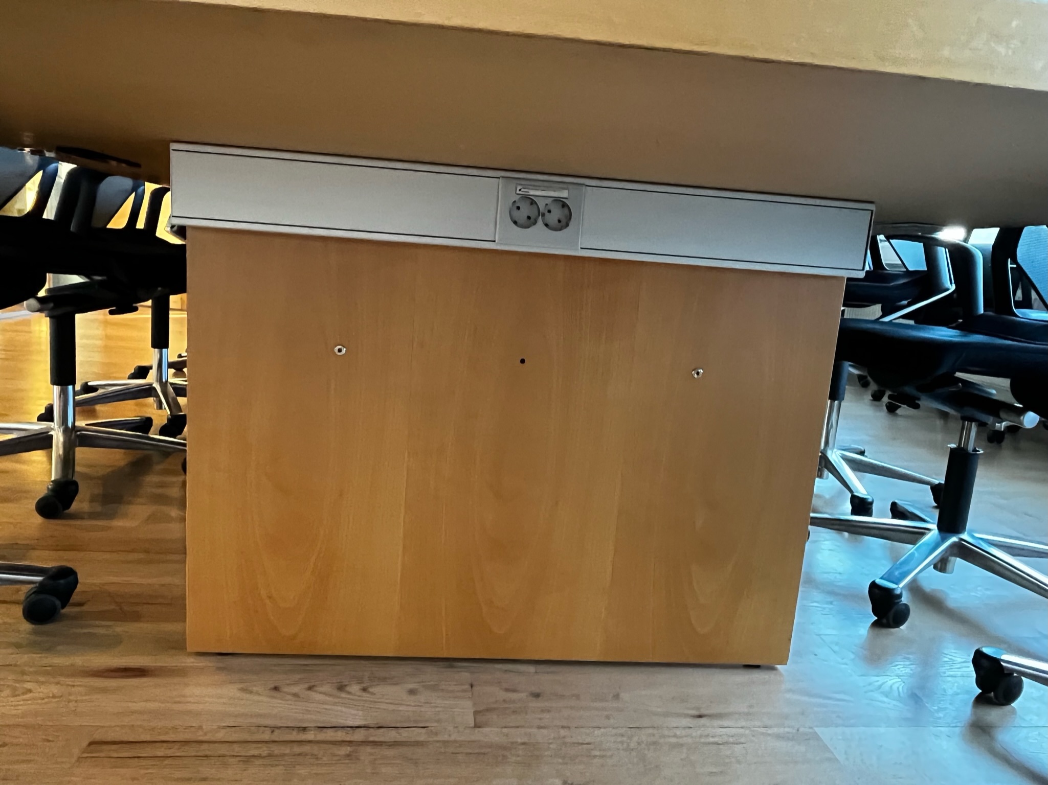 Fundarborð 12 til 14 manna 320 sm. m.Crestron búnaði 11