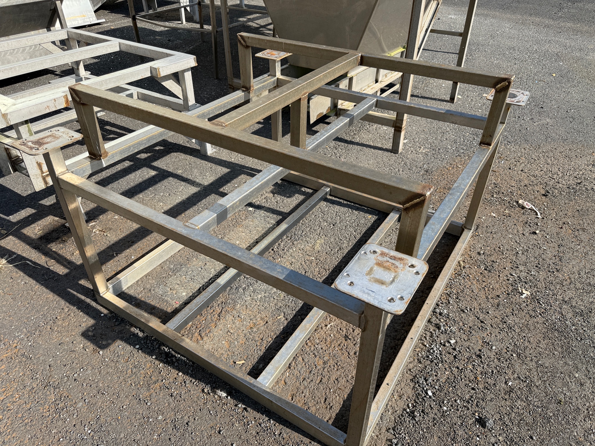 SELT / SOLD Grind ryðfrí L120 x B95 x H30 sm 6