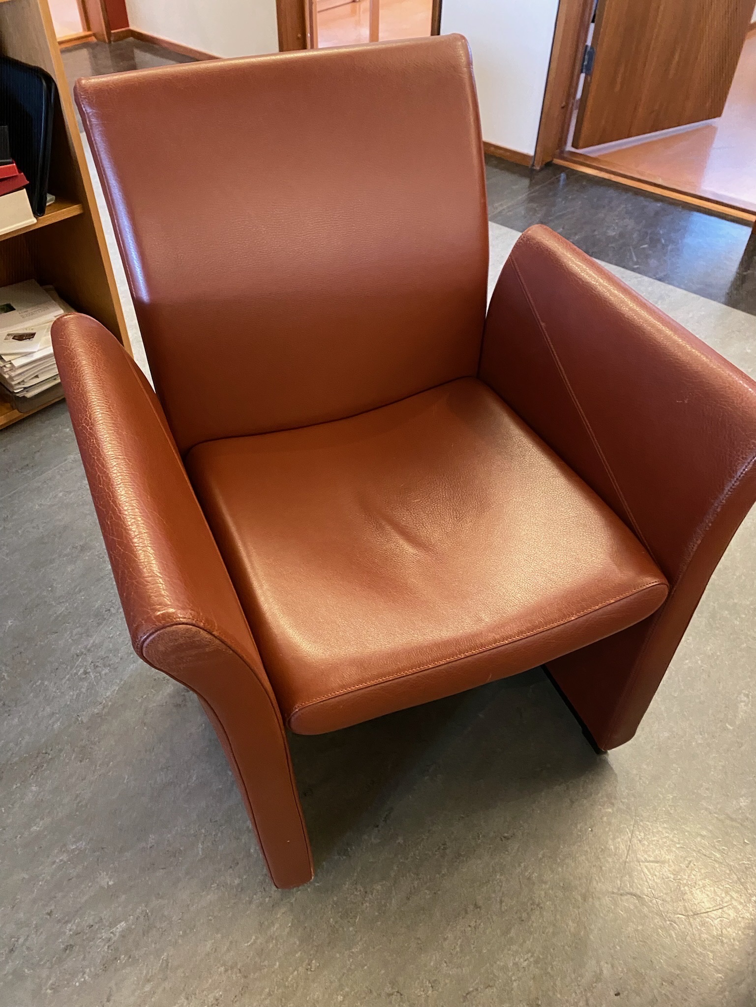 SELT / SOLD Fora form leður- Alþingi 8
