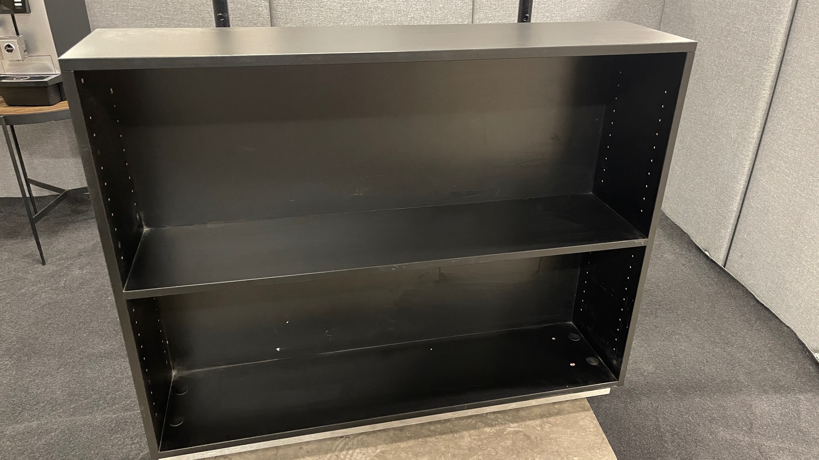 SELT / SOLD Skápaeining, B120 x D30 x H100 sm.