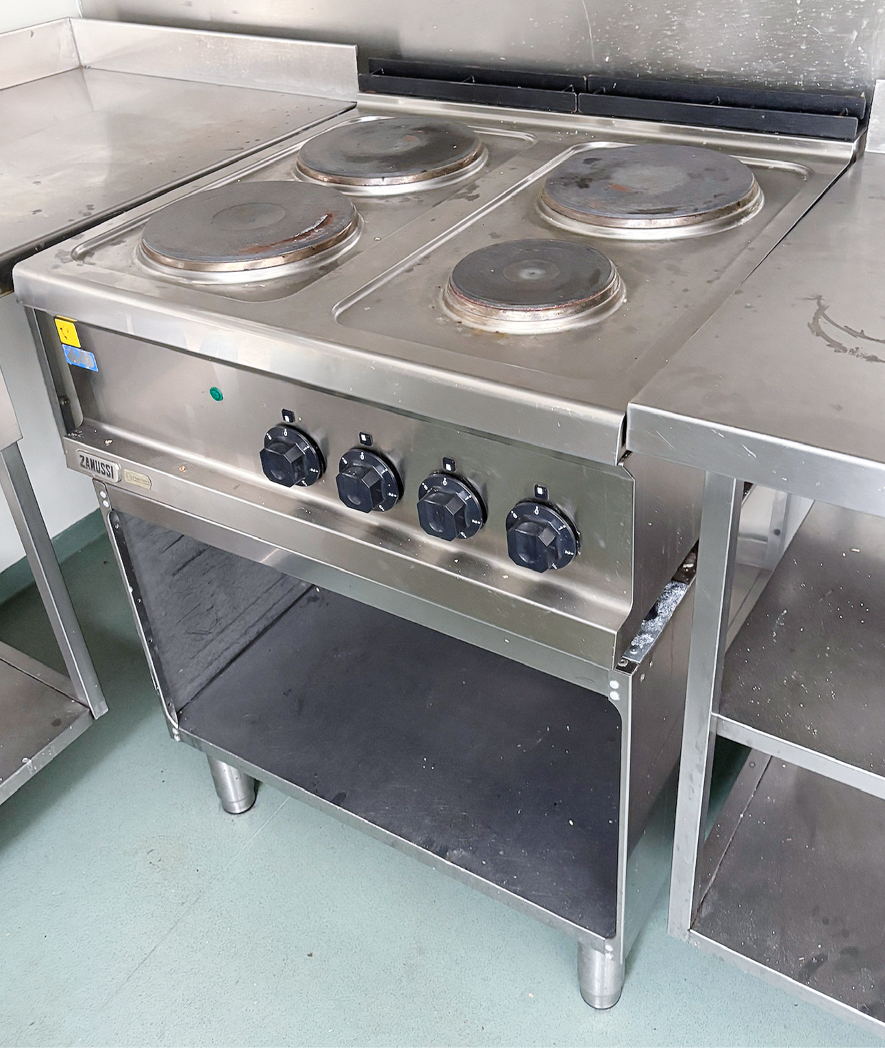 SELT / SOLD Zanussi helluborð m.undirborði