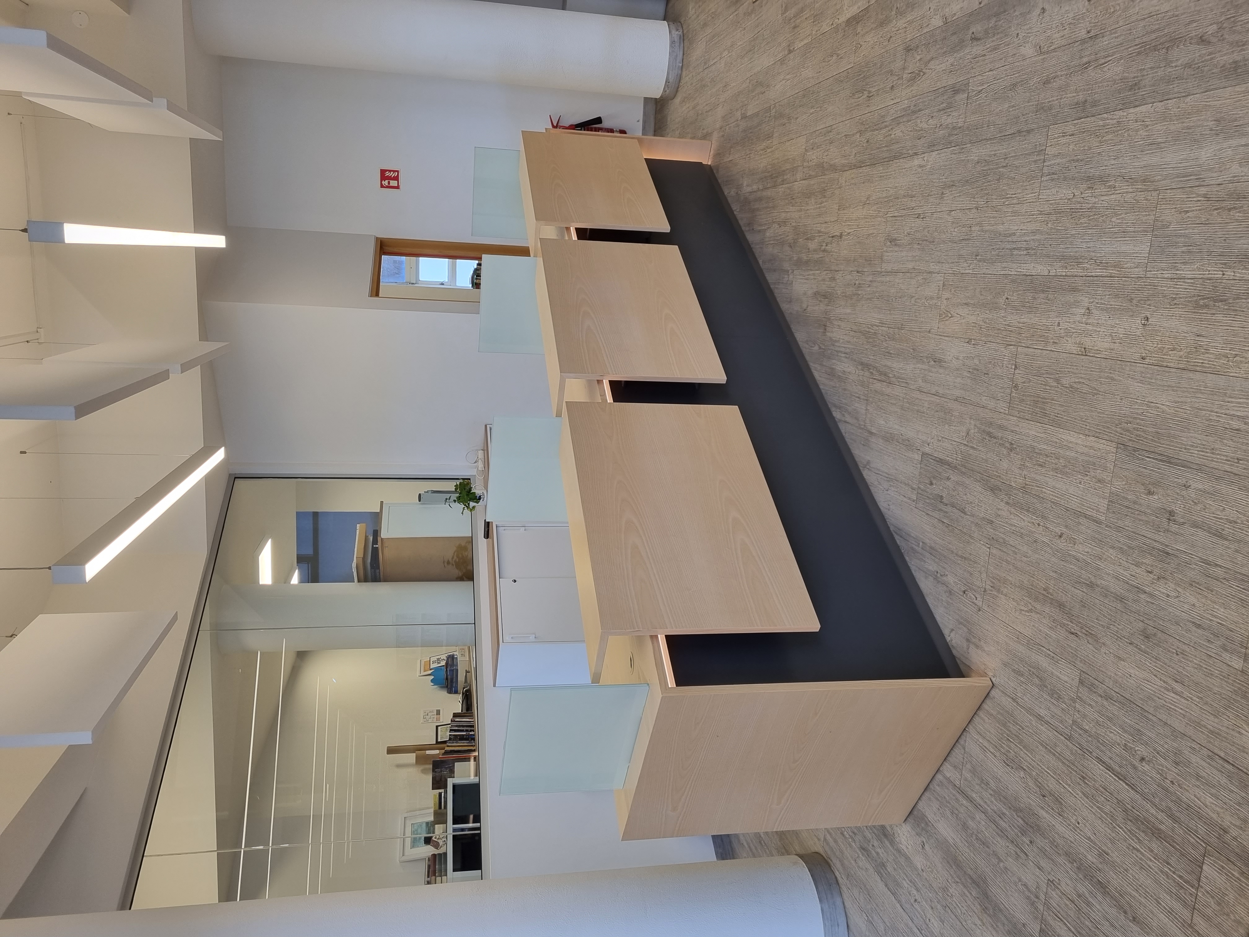 SELT / SOLD Glæsilegt móttökuborð - sérsmíði 390 sm.
